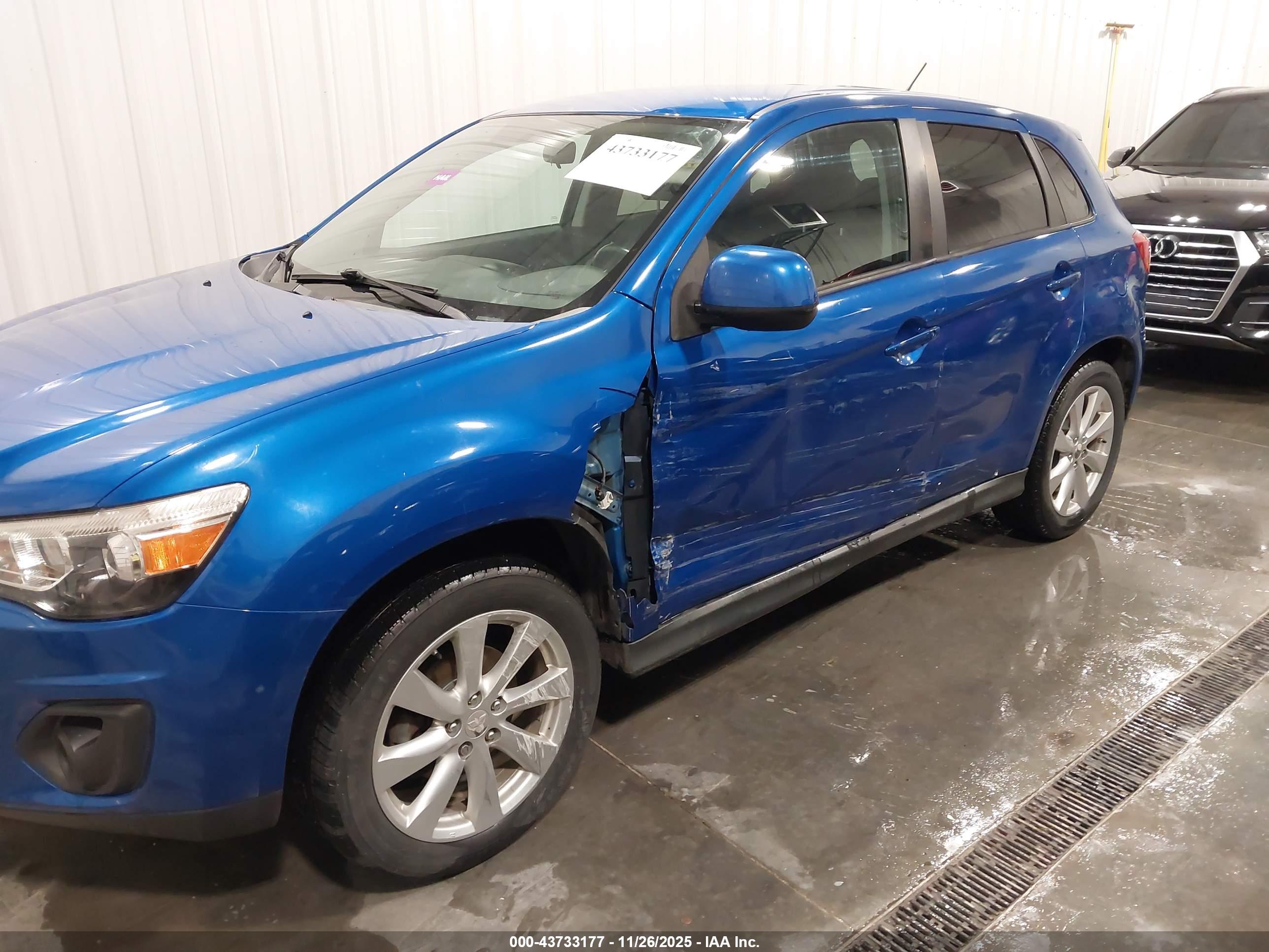 MITSUBISHI OUTLANDER image 6