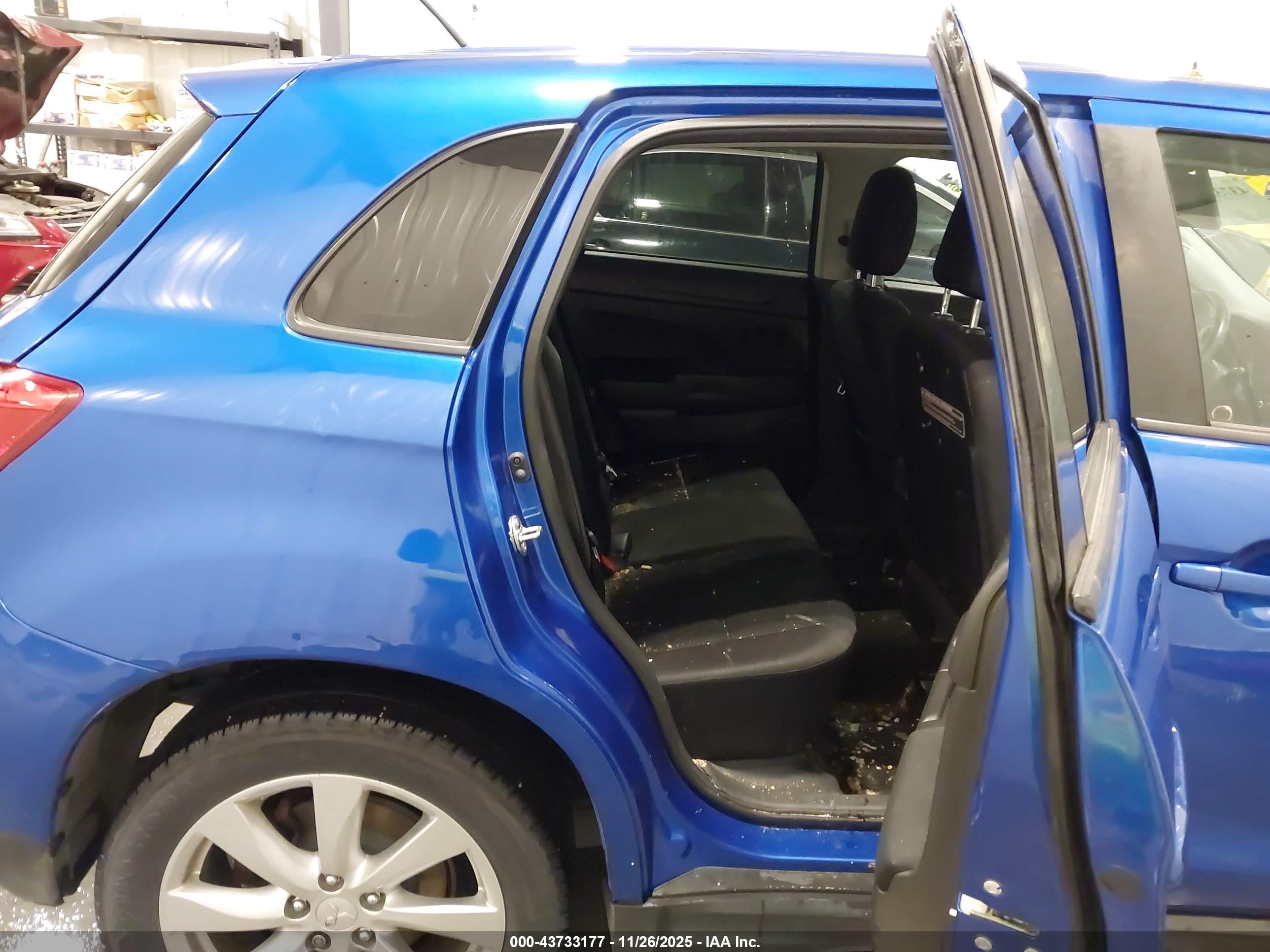 MITSUBISHI OUTLANDER image 8