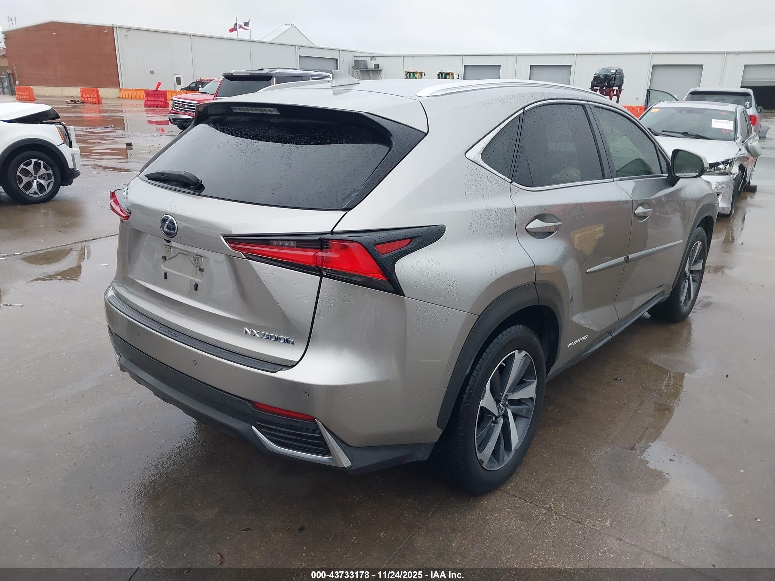 LEXUS NX image 4