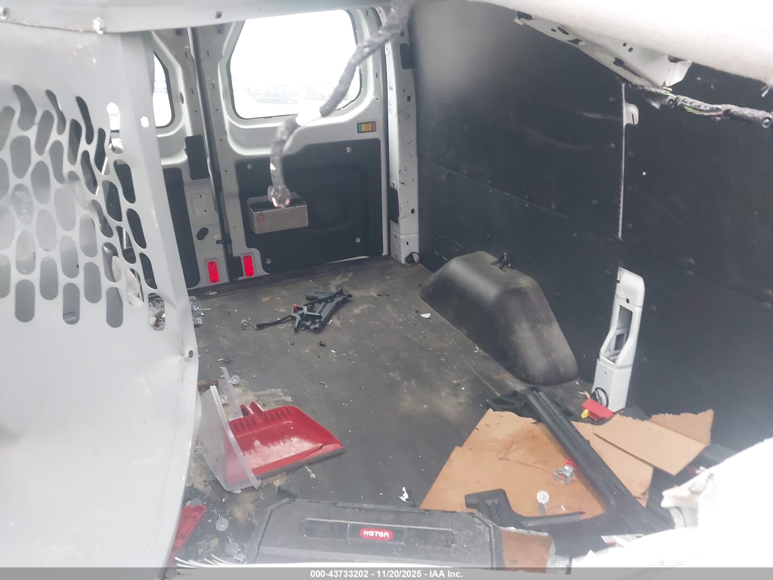 FORD TRANSIT-150 image 8