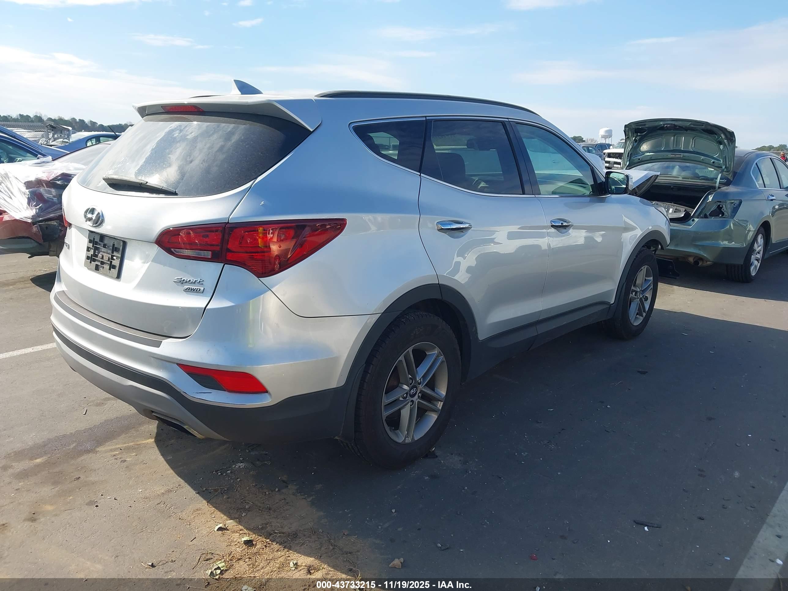 HYUNDAI SANTA image 4