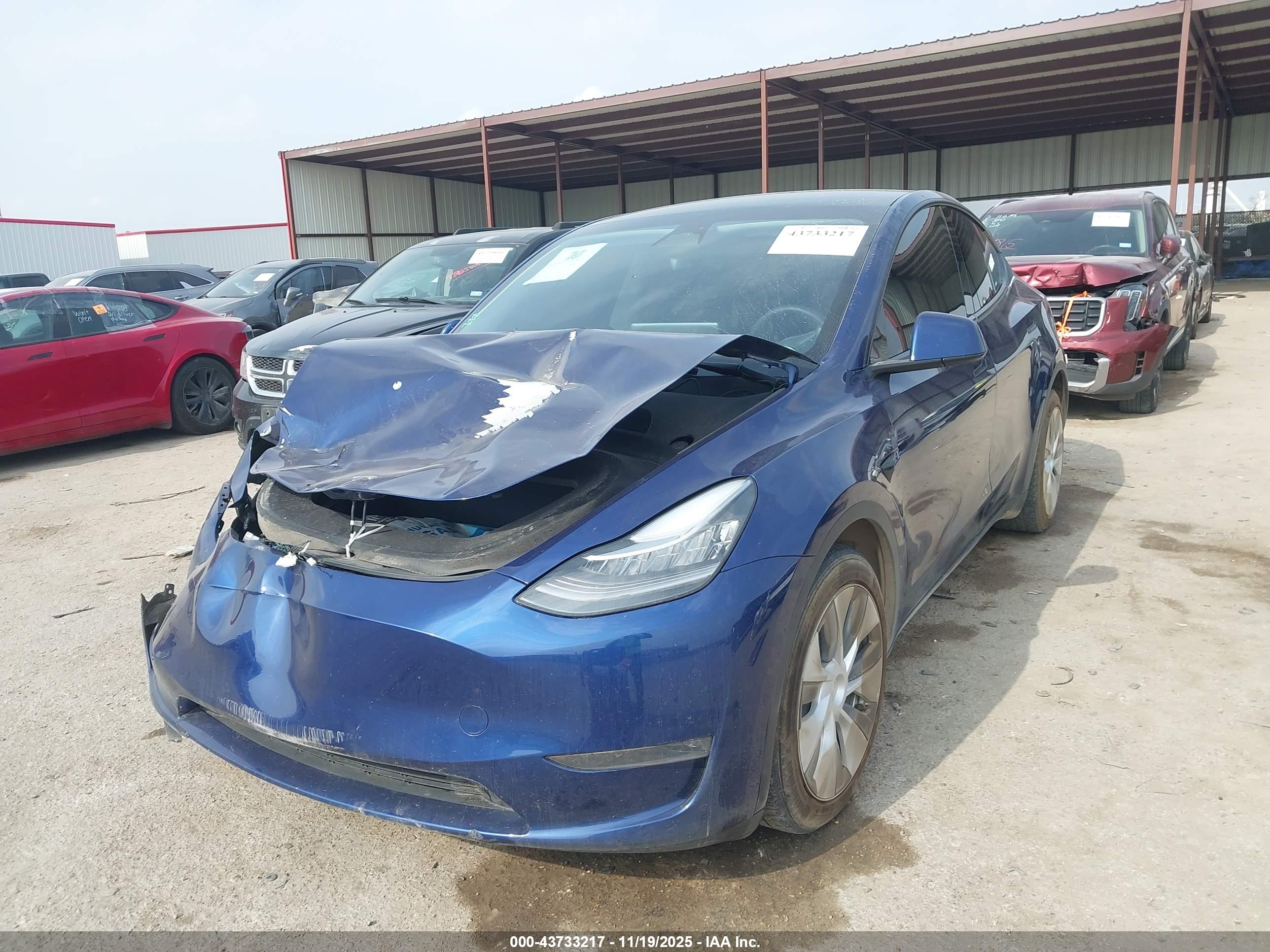 TESLA MODEL image 2
