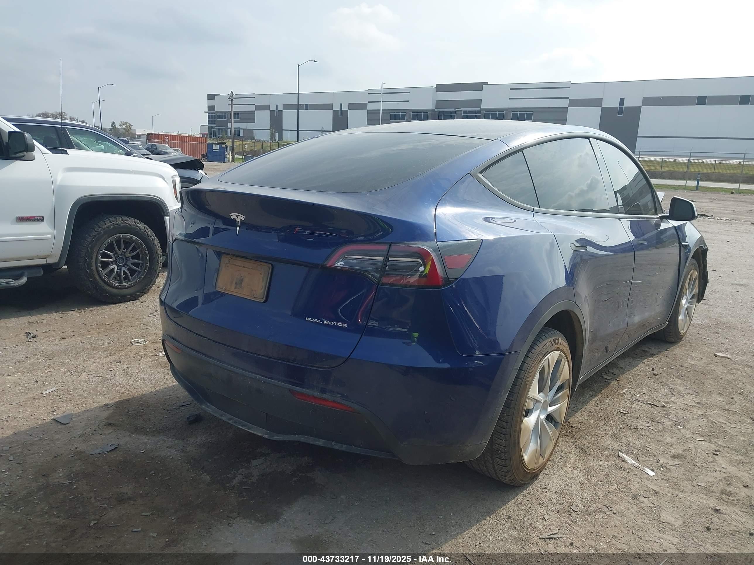 TESLA MODEL image 4