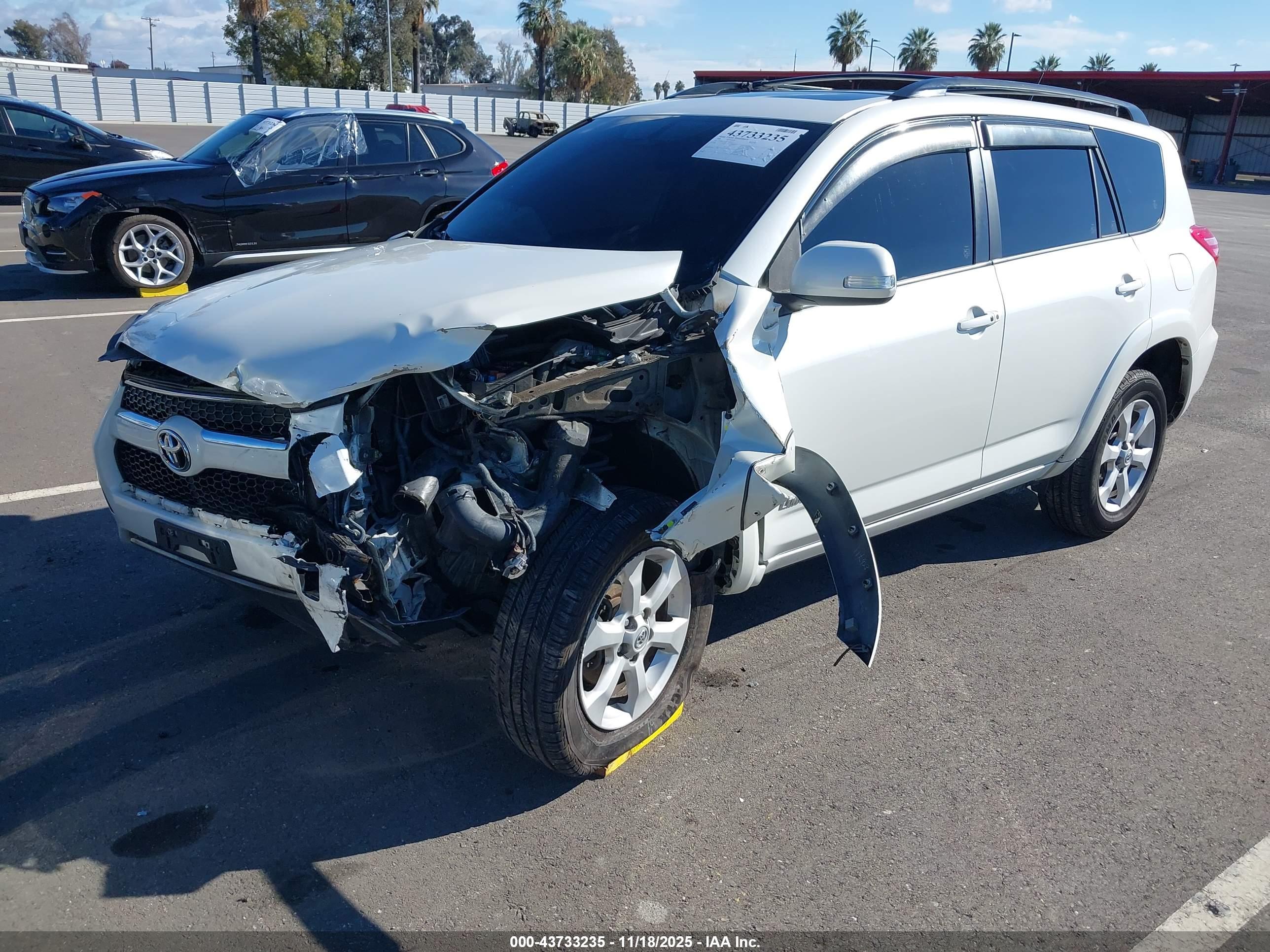 TOYOTA RAV4 image 2
