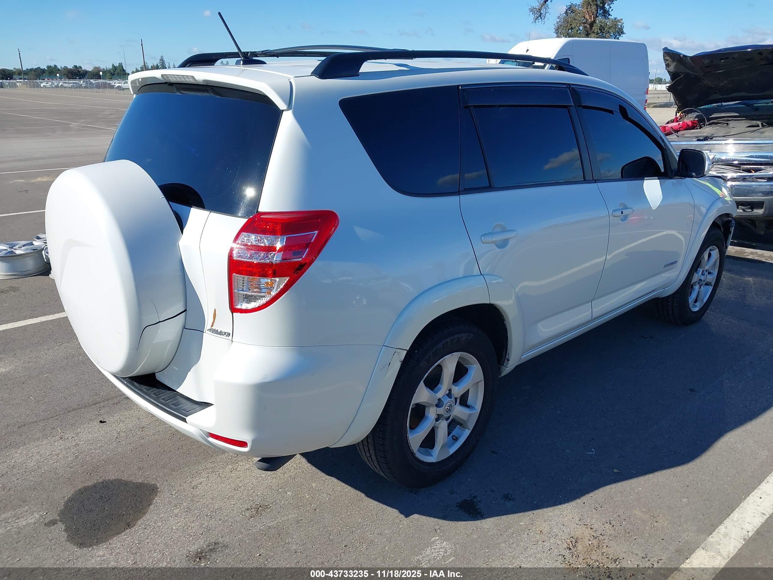 TOYOTA RAV4 image 4