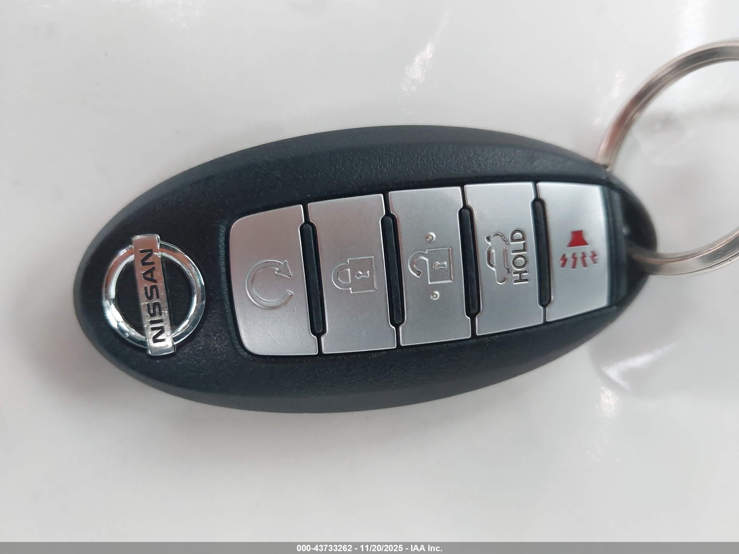 NISSAN MAXIMA image 11