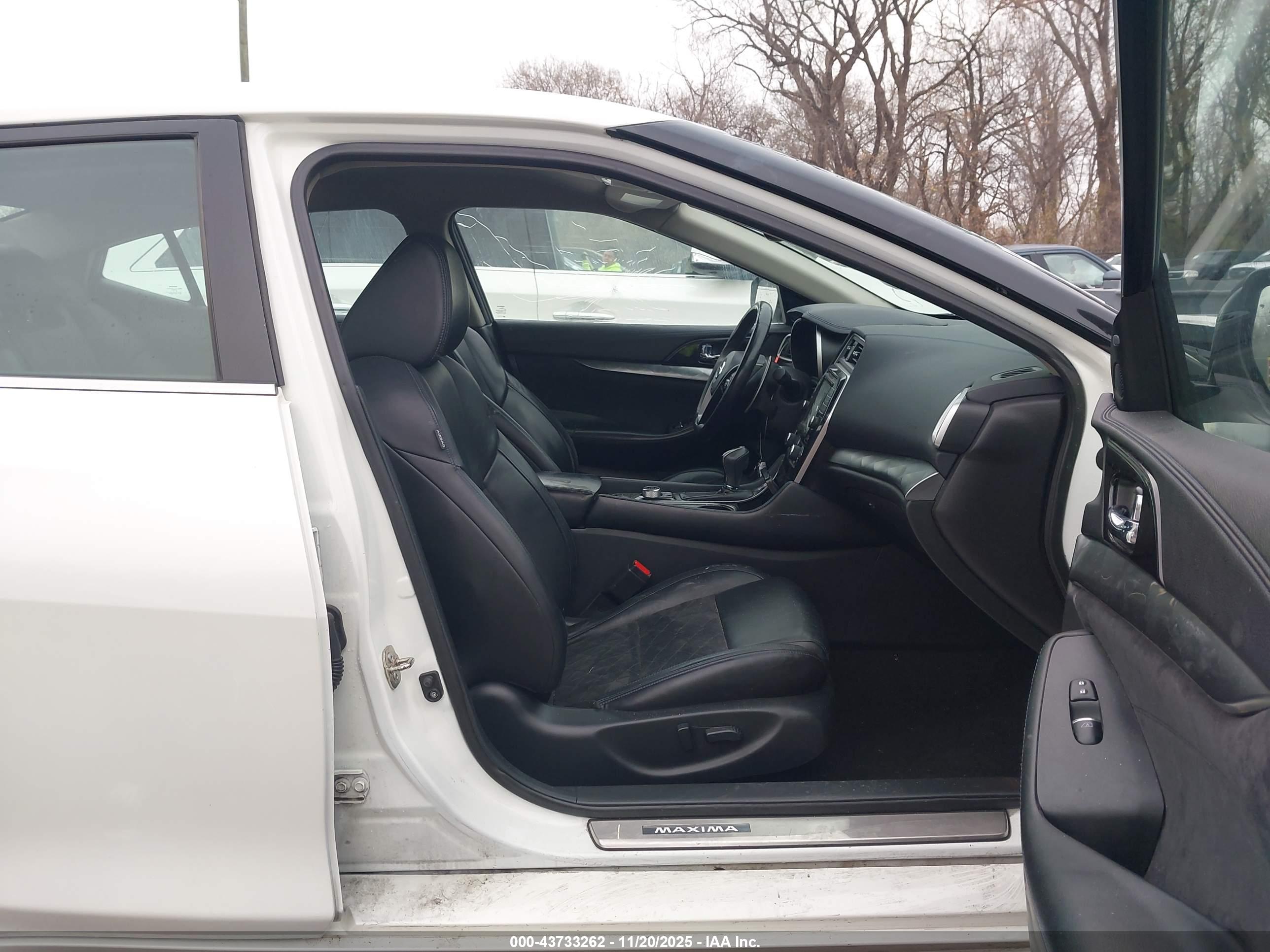 NISSAN MAXIMA image 5