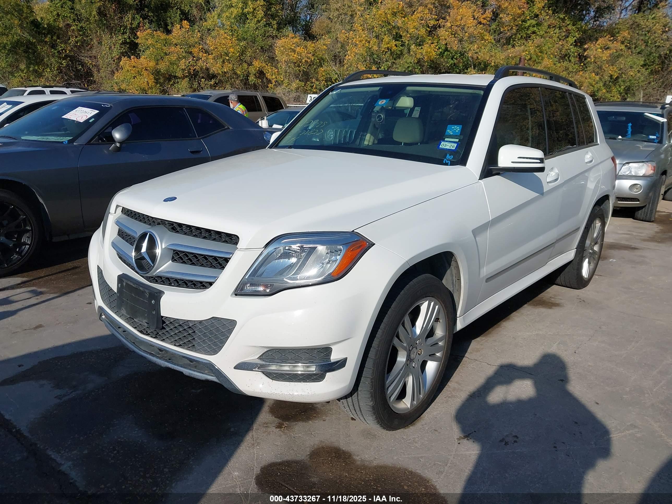 MERCEDES-BENZ GLK image 2