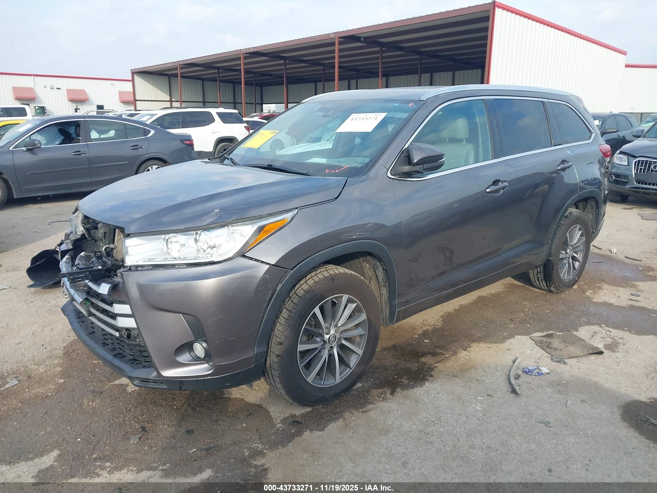 TOYOTA HIGHLANDER image 2