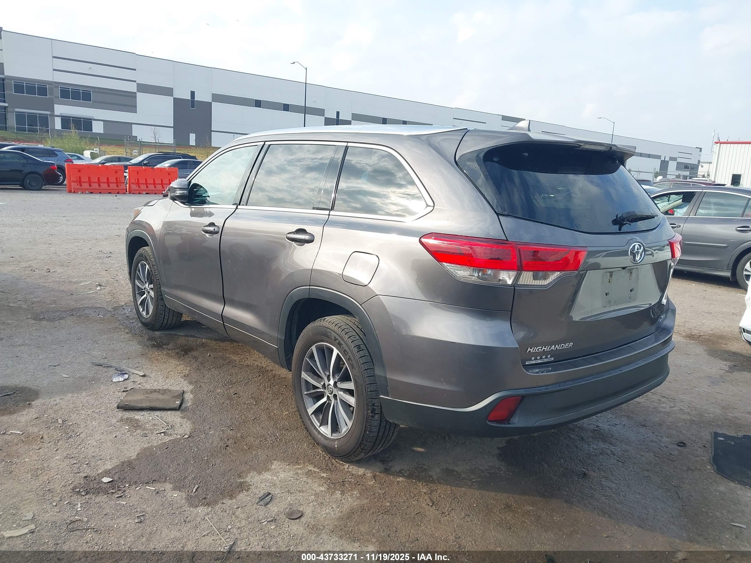 TOYOTA HIGHLANDER image 3