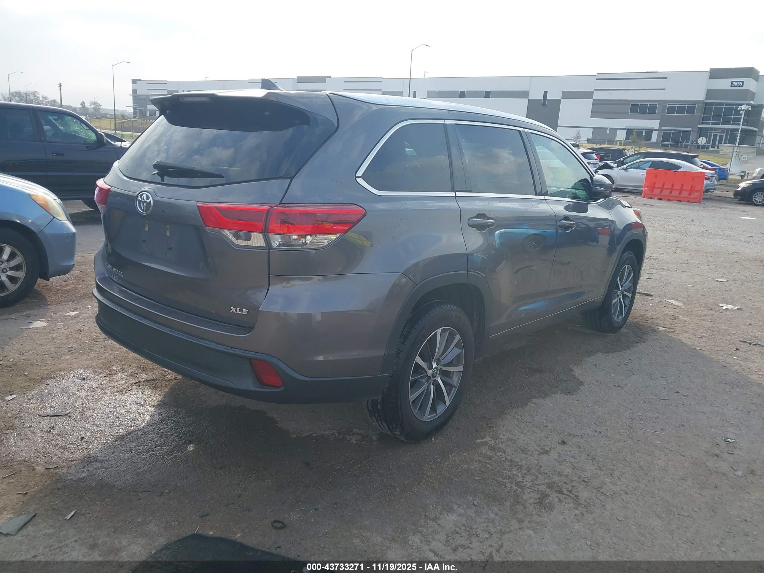 TOYOTA HIGHLANDER image 4