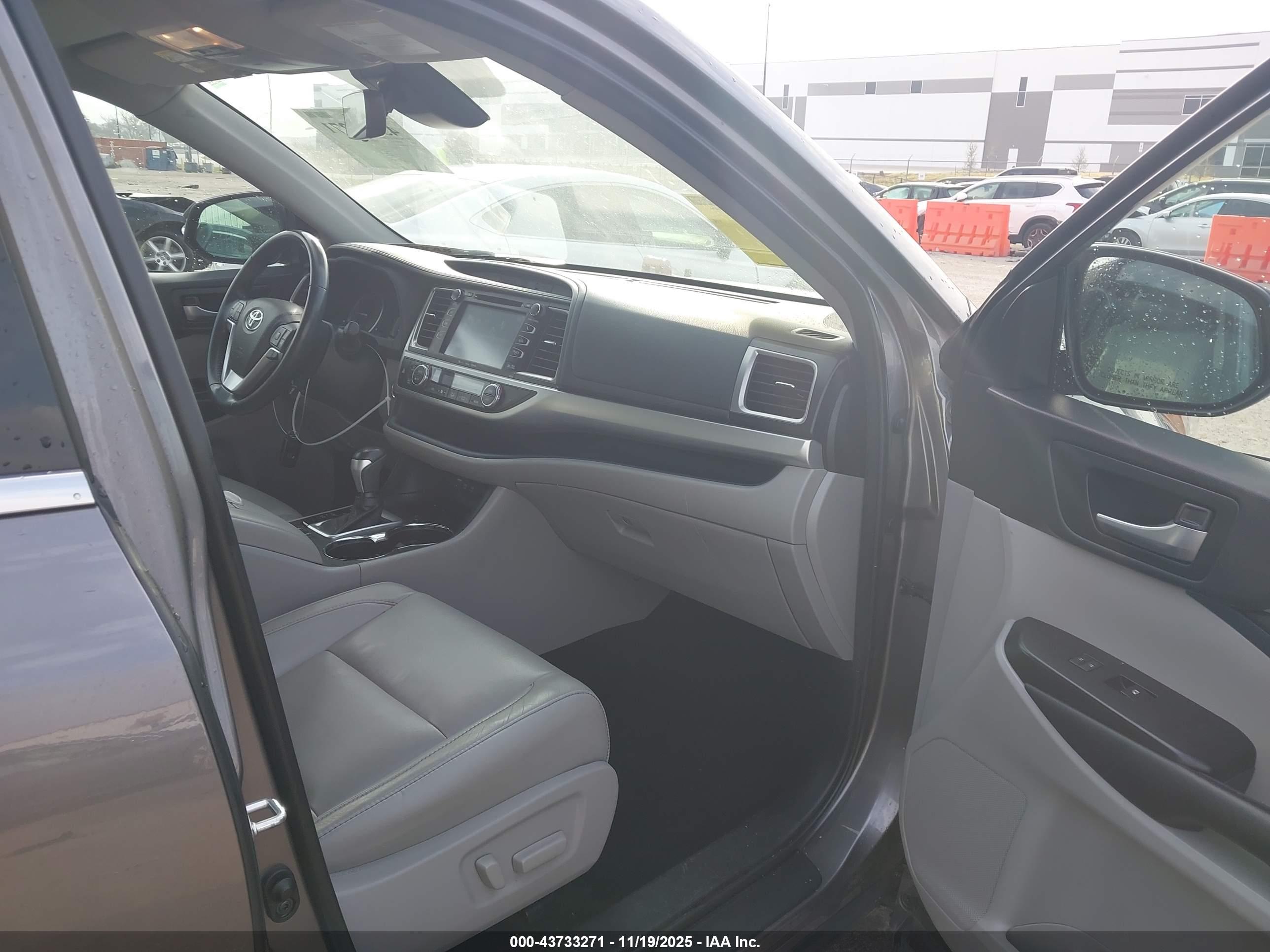 TOYOTA HIGHLANDER image 5