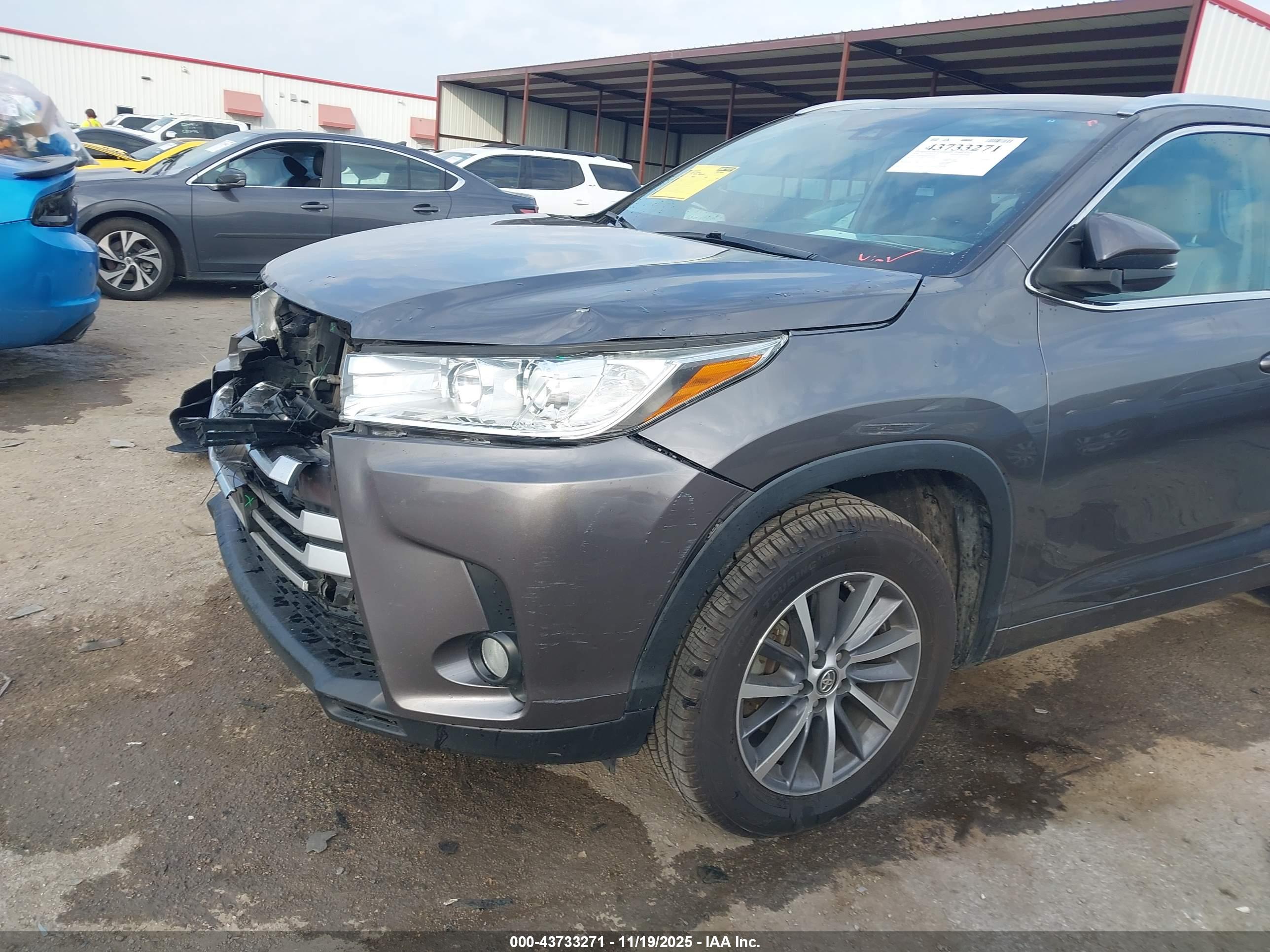 TOYOTA HIGHLANDER image 6
