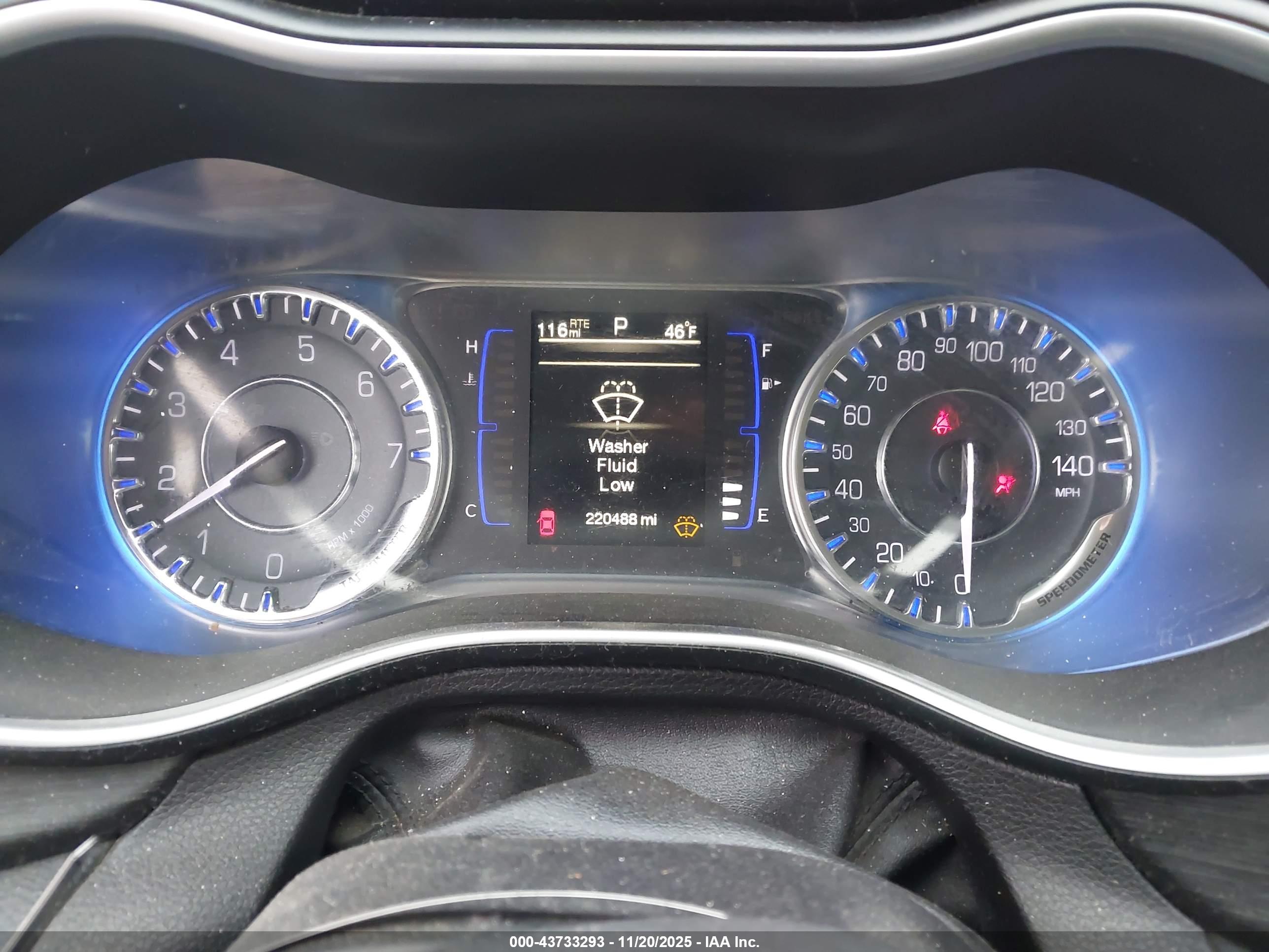 CHRYSLER 200 image 7