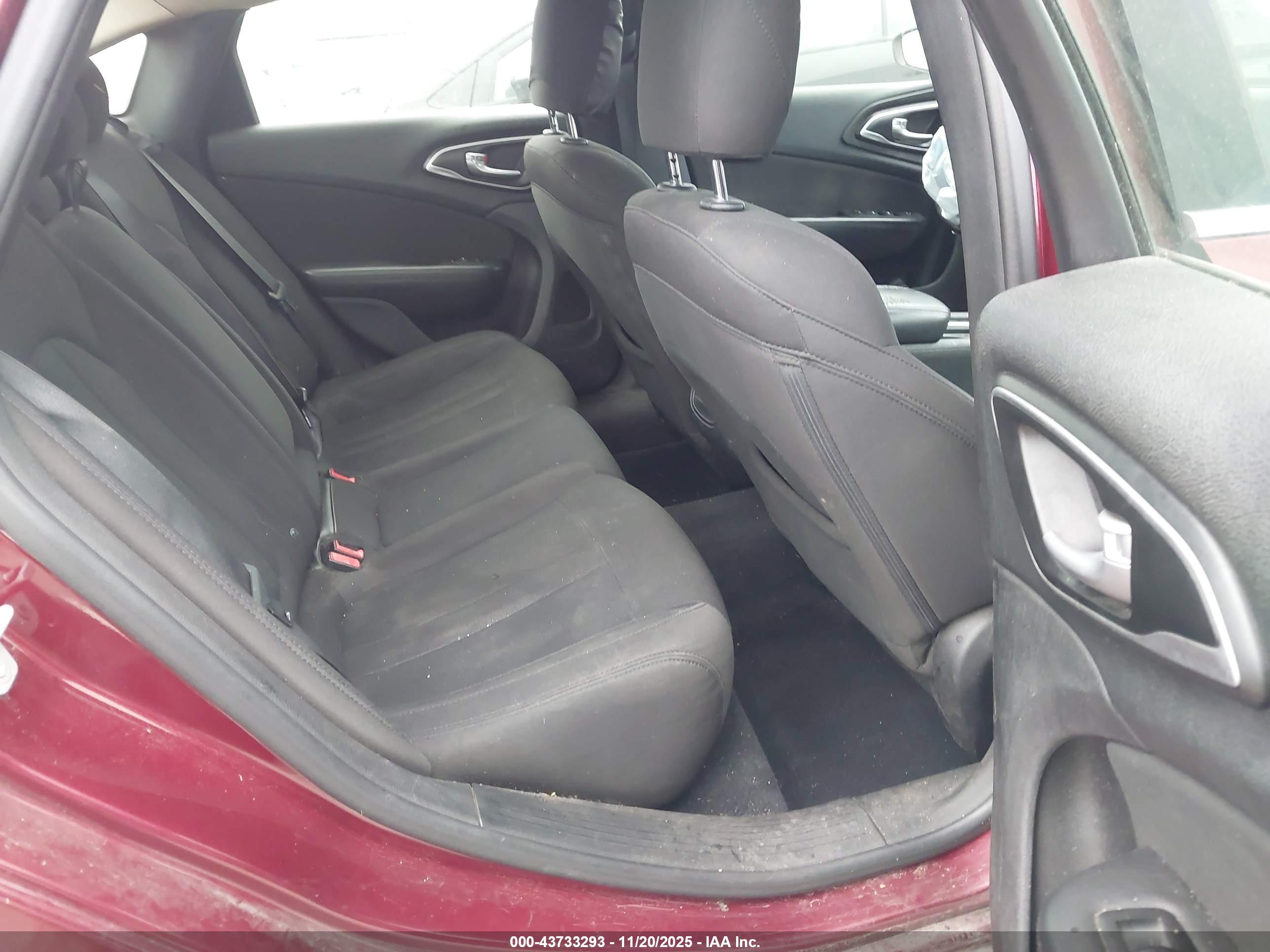 CHRYSLER 200 image 8