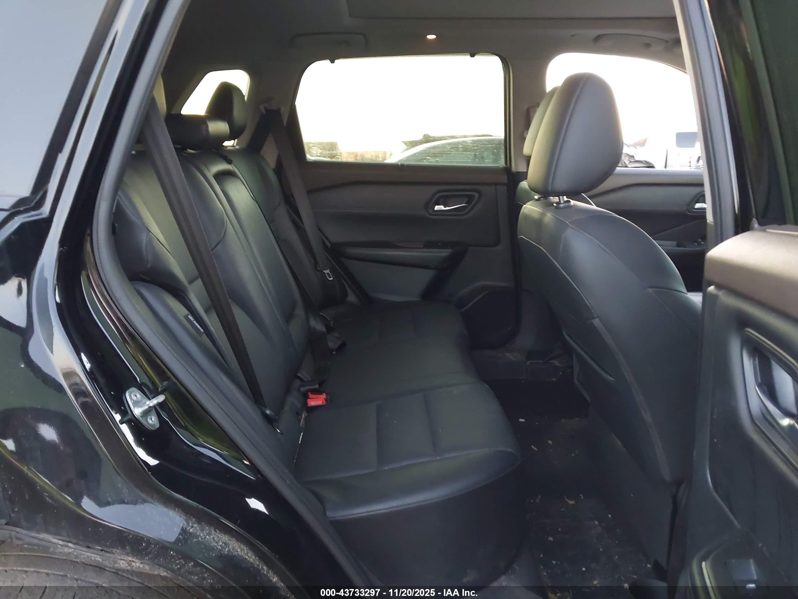 NISSAN ROGUE image 8