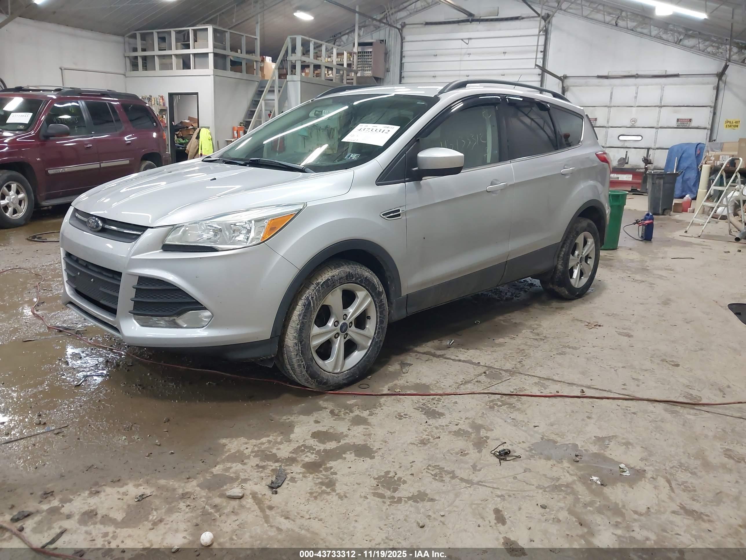 FORD ESCAPE image 2