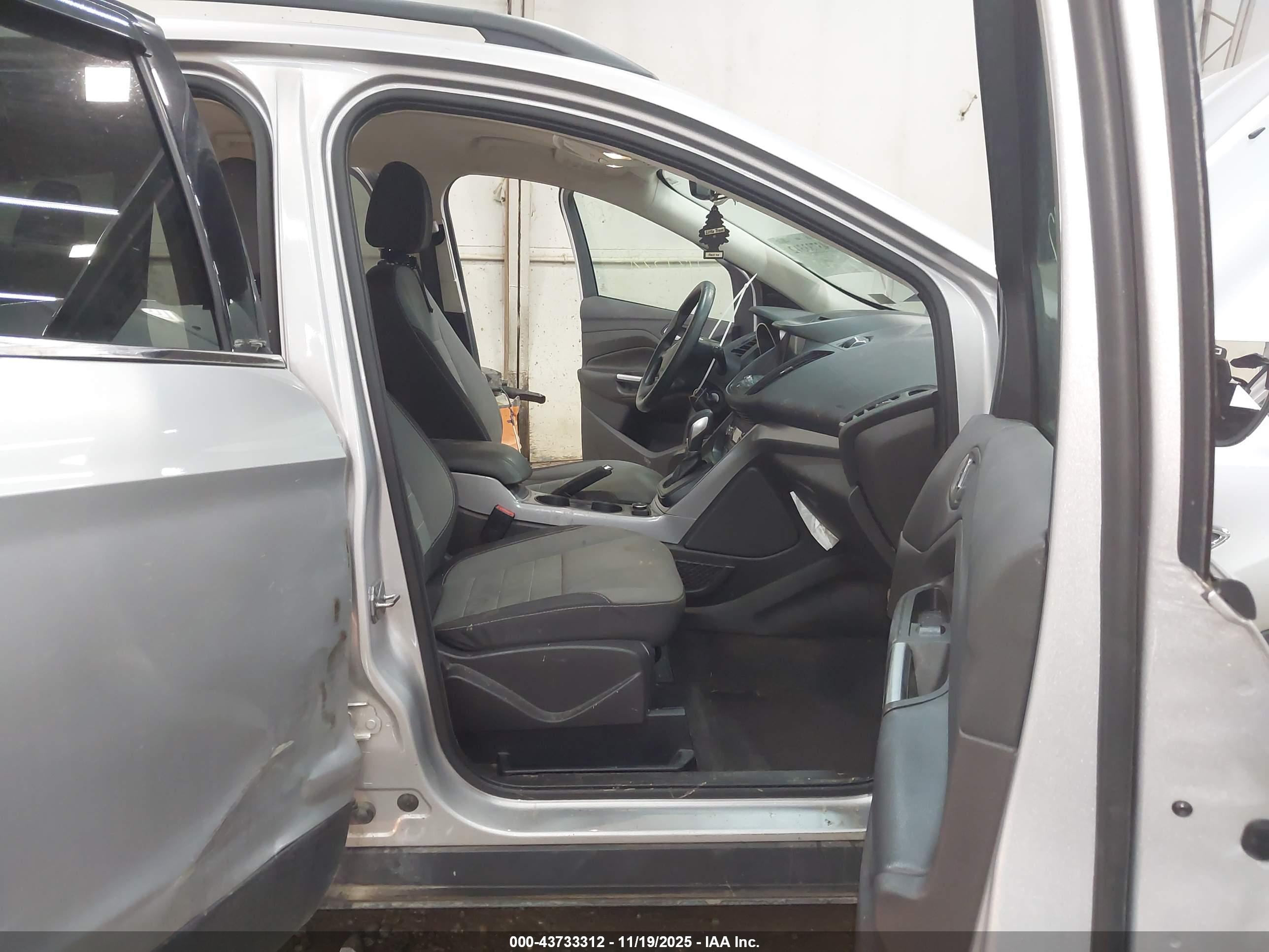 FORD ESCAPE image 5