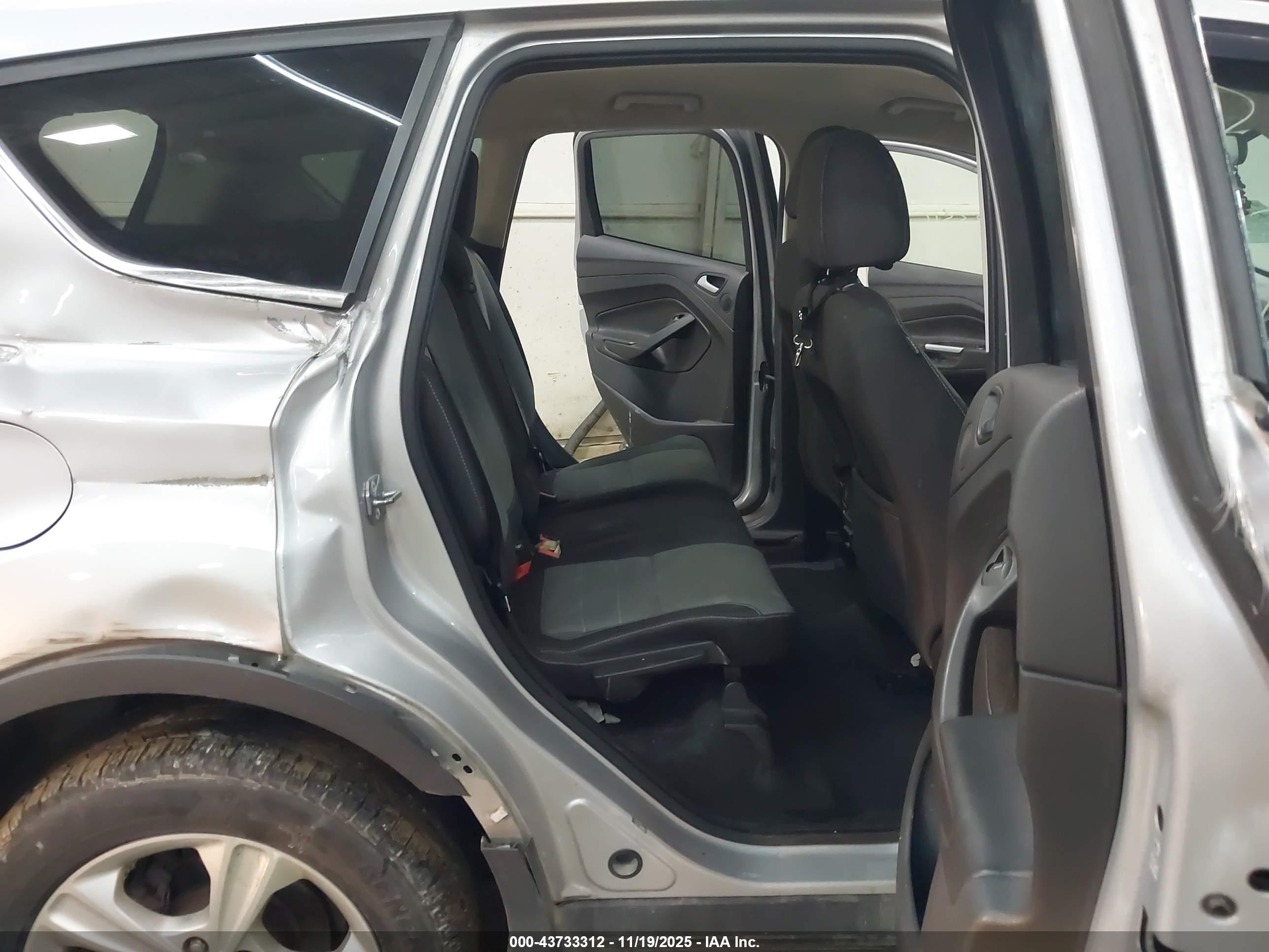 FORD ESCAPE image 8