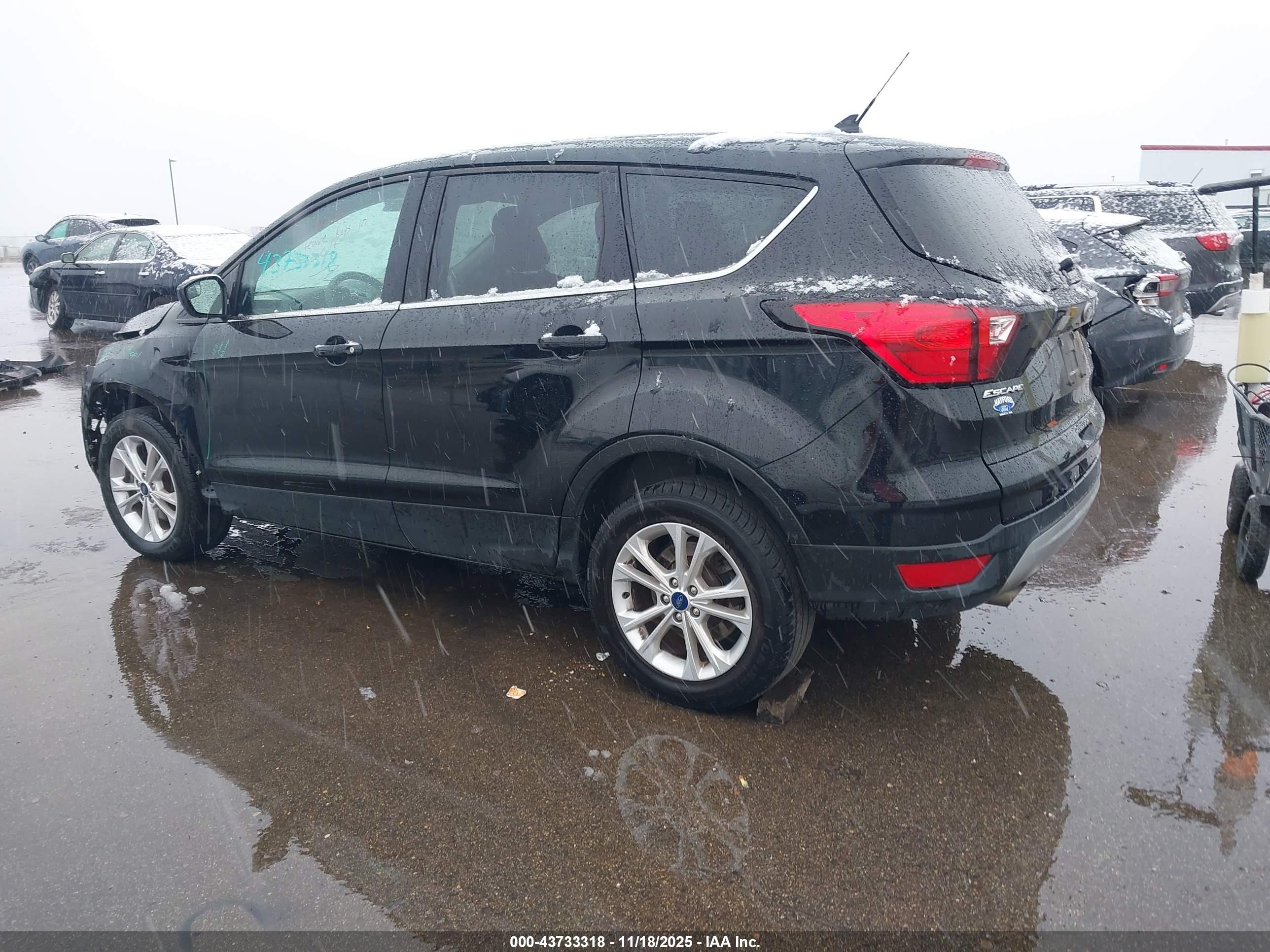 FORD ESCAPE image 3