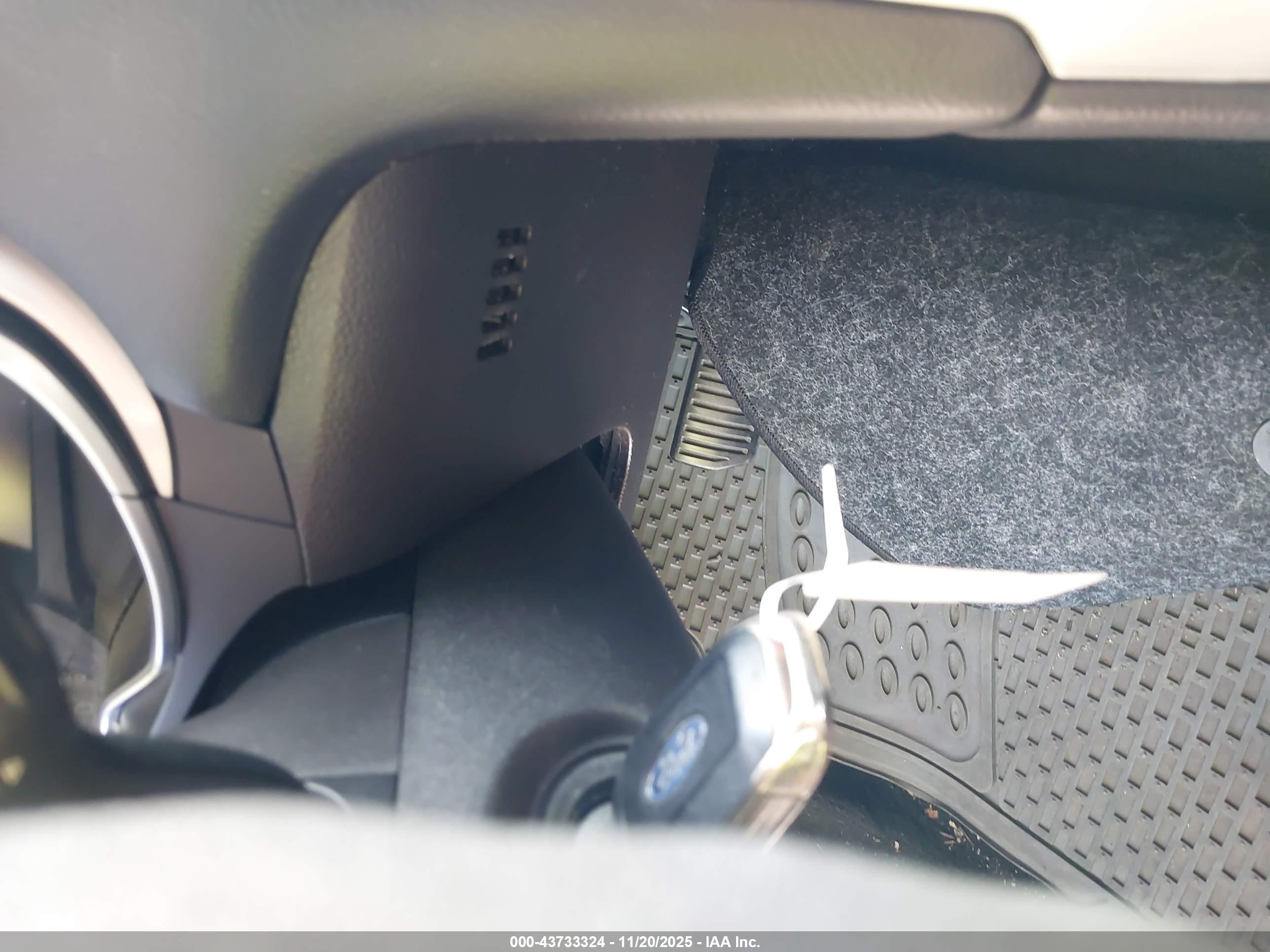 FORD FUSION image 11