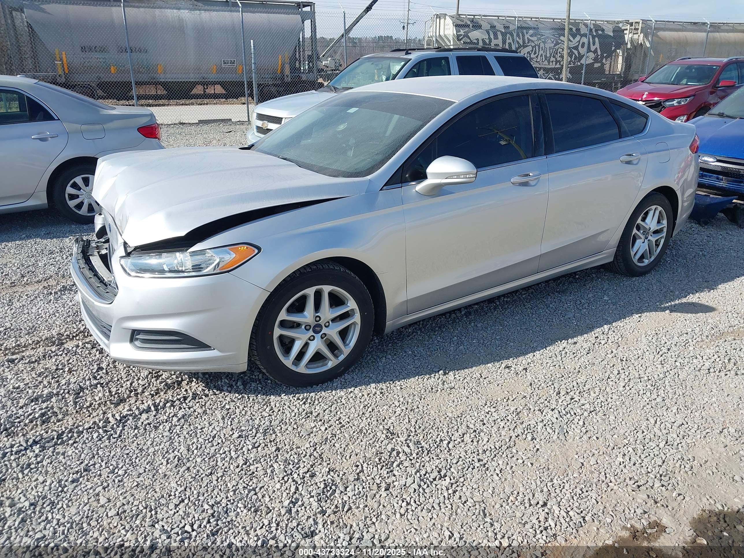 FORD FUSION image 2