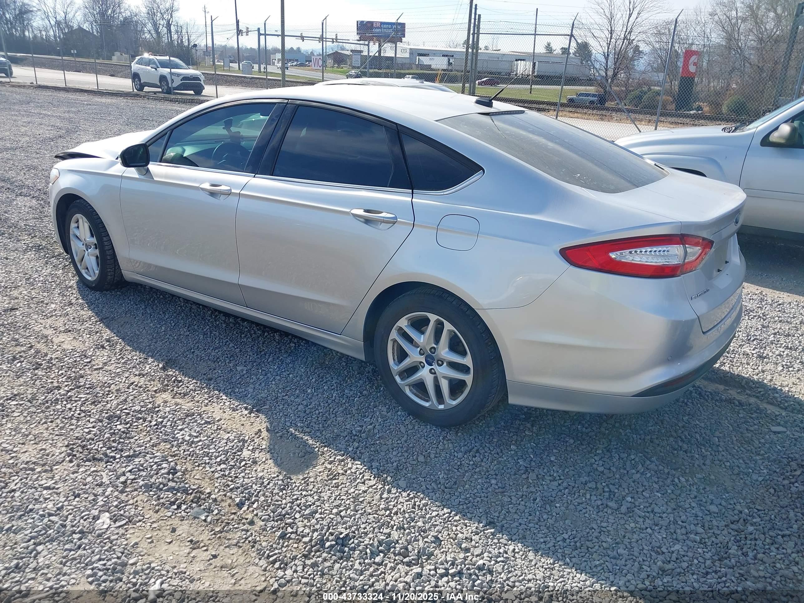 FORD FUSION image 3