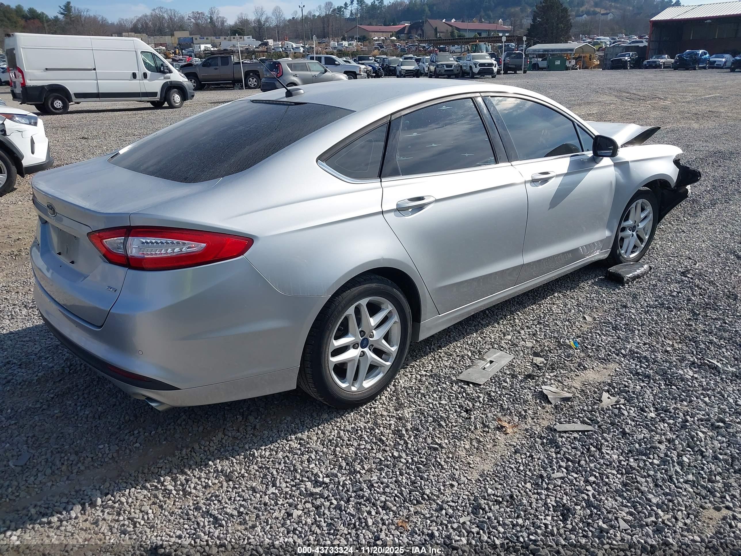 FORD FUSION image 4