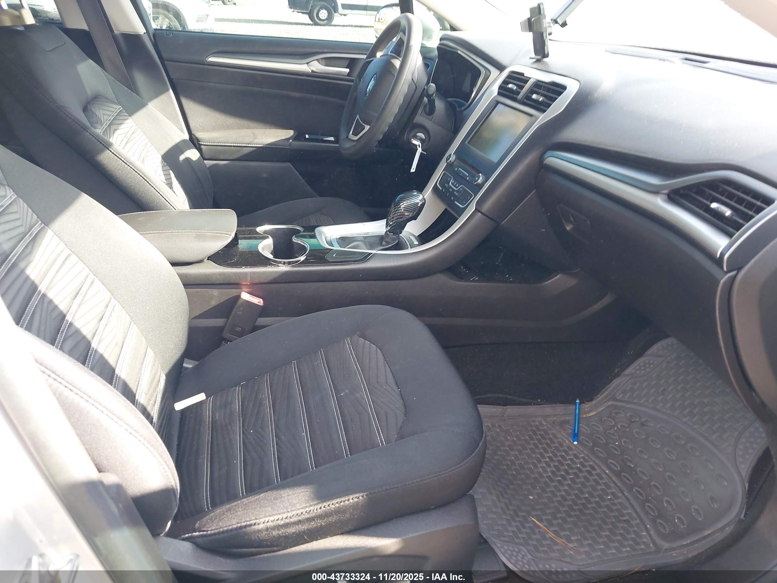 FORD FUSION image 5