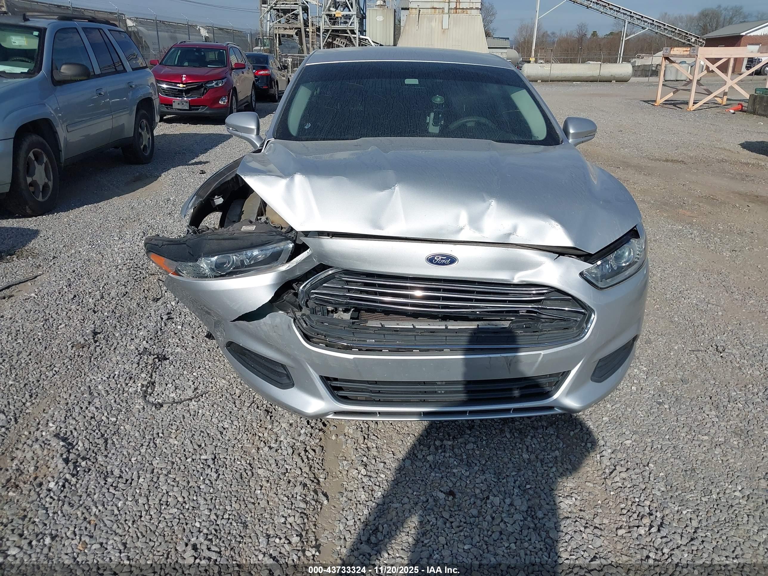 FORD FUSION image 6