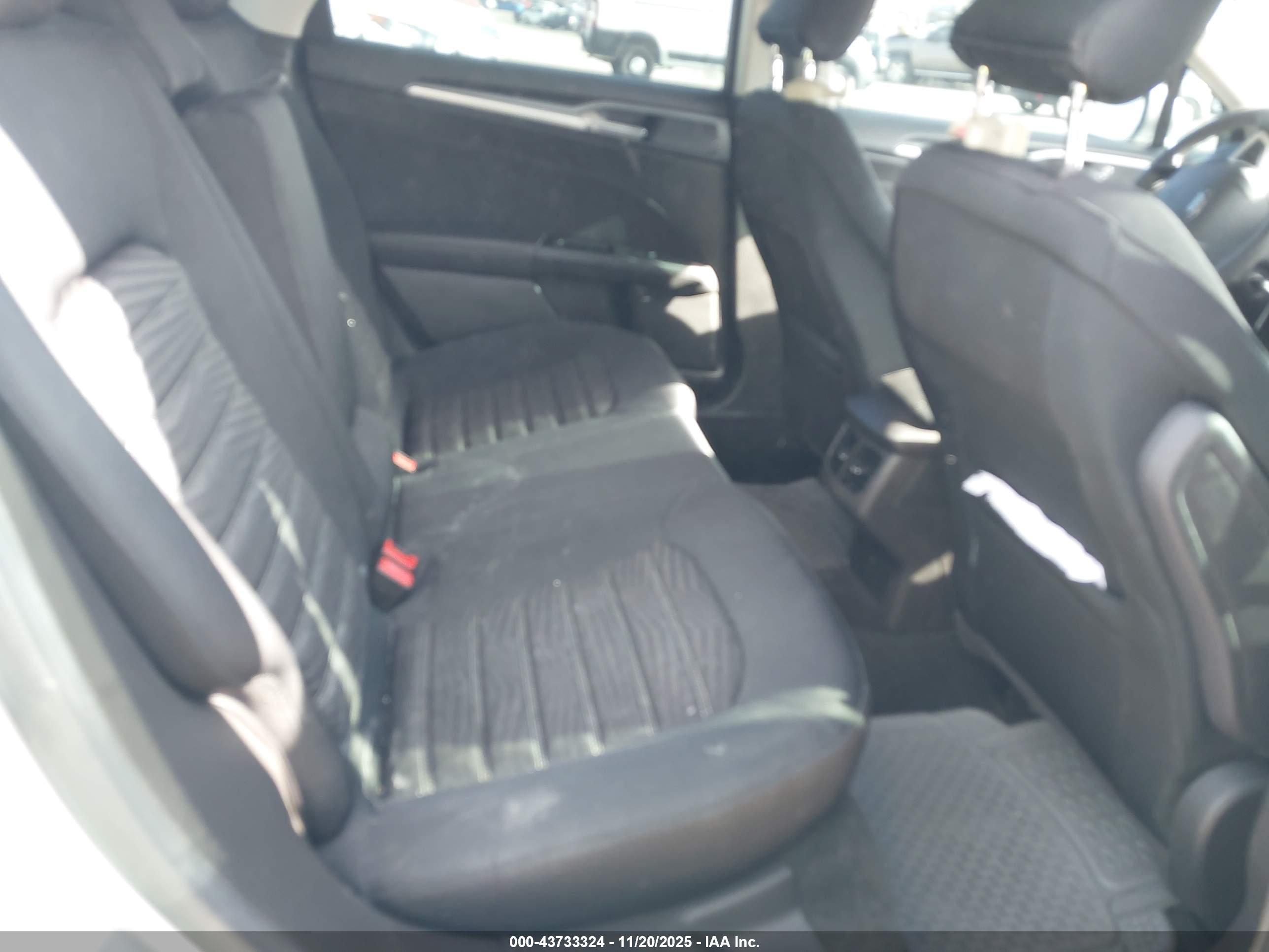 FORD FUSION image 8