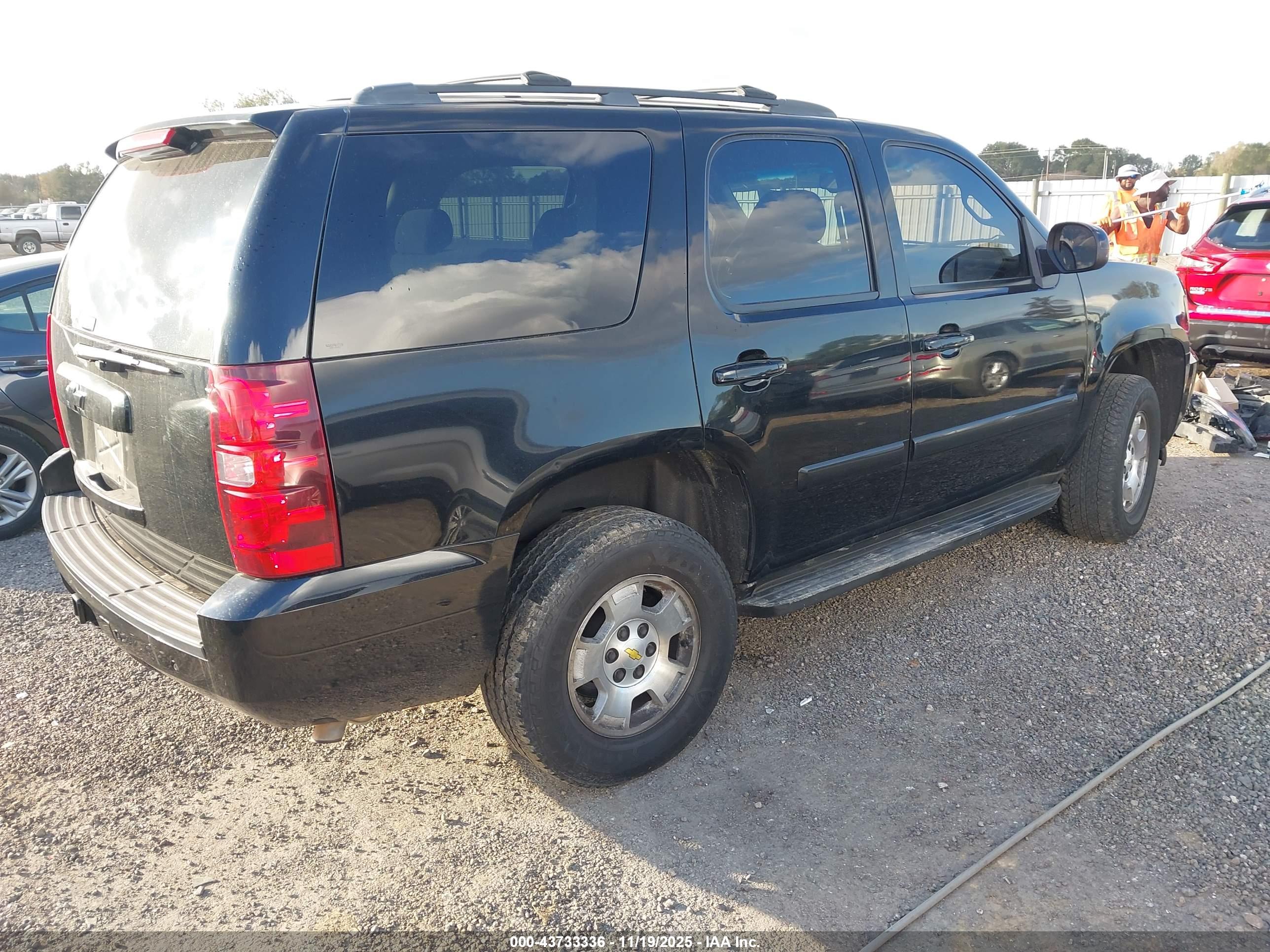 CHEVROLET TAHOE image 4