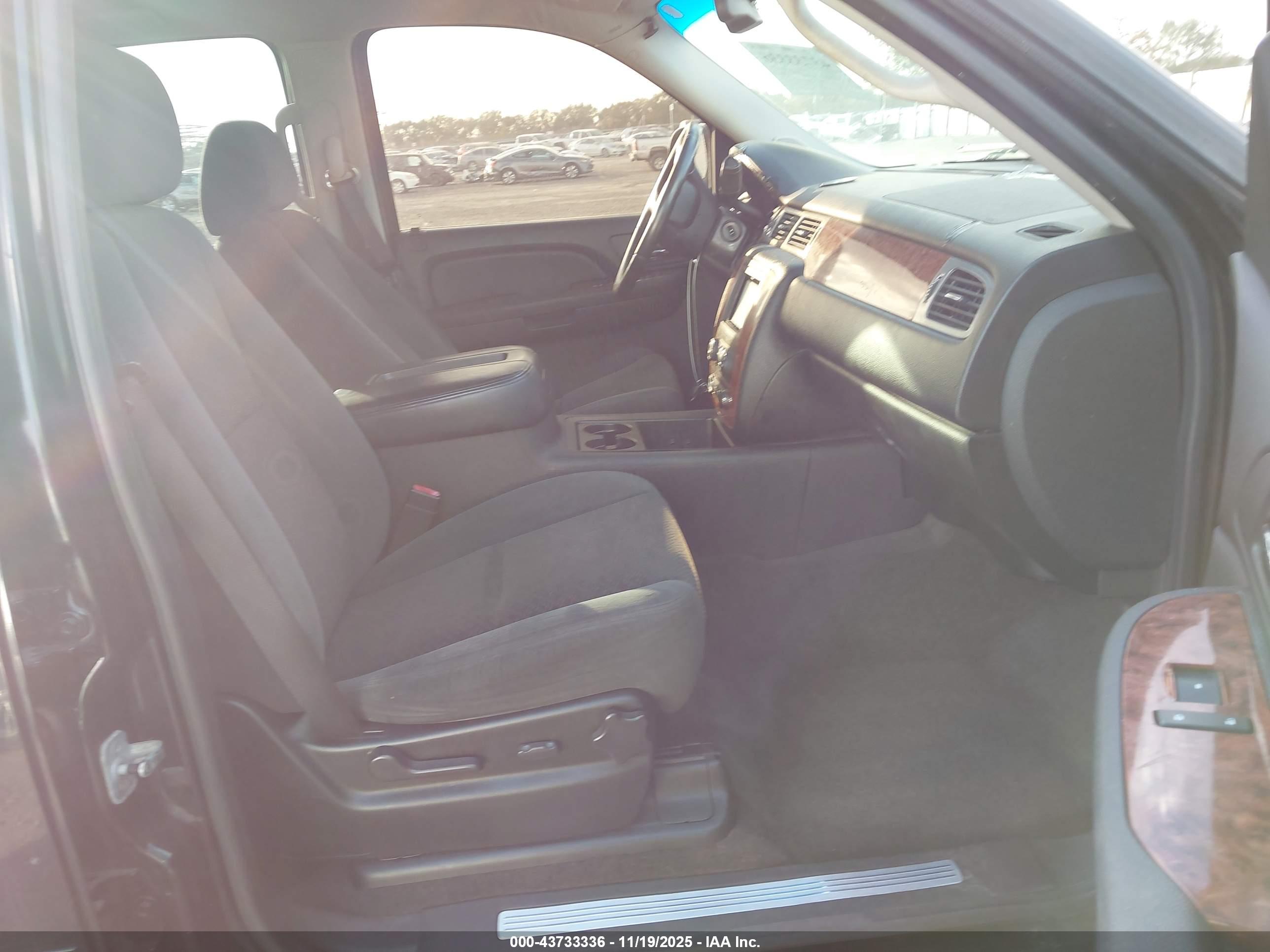 CHEVROLET TAHOE image 5