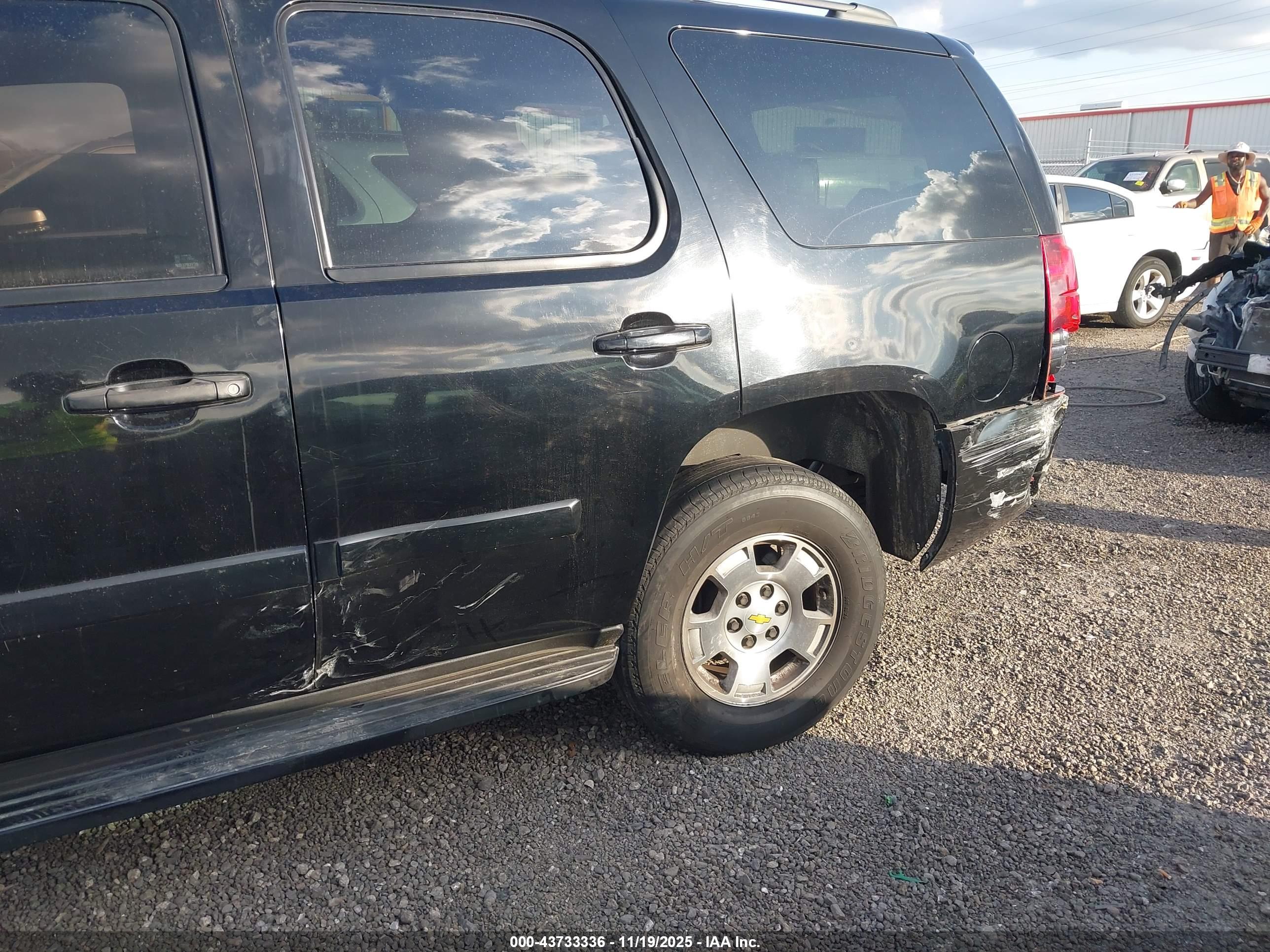 CHEVROLET TAHOE image 6