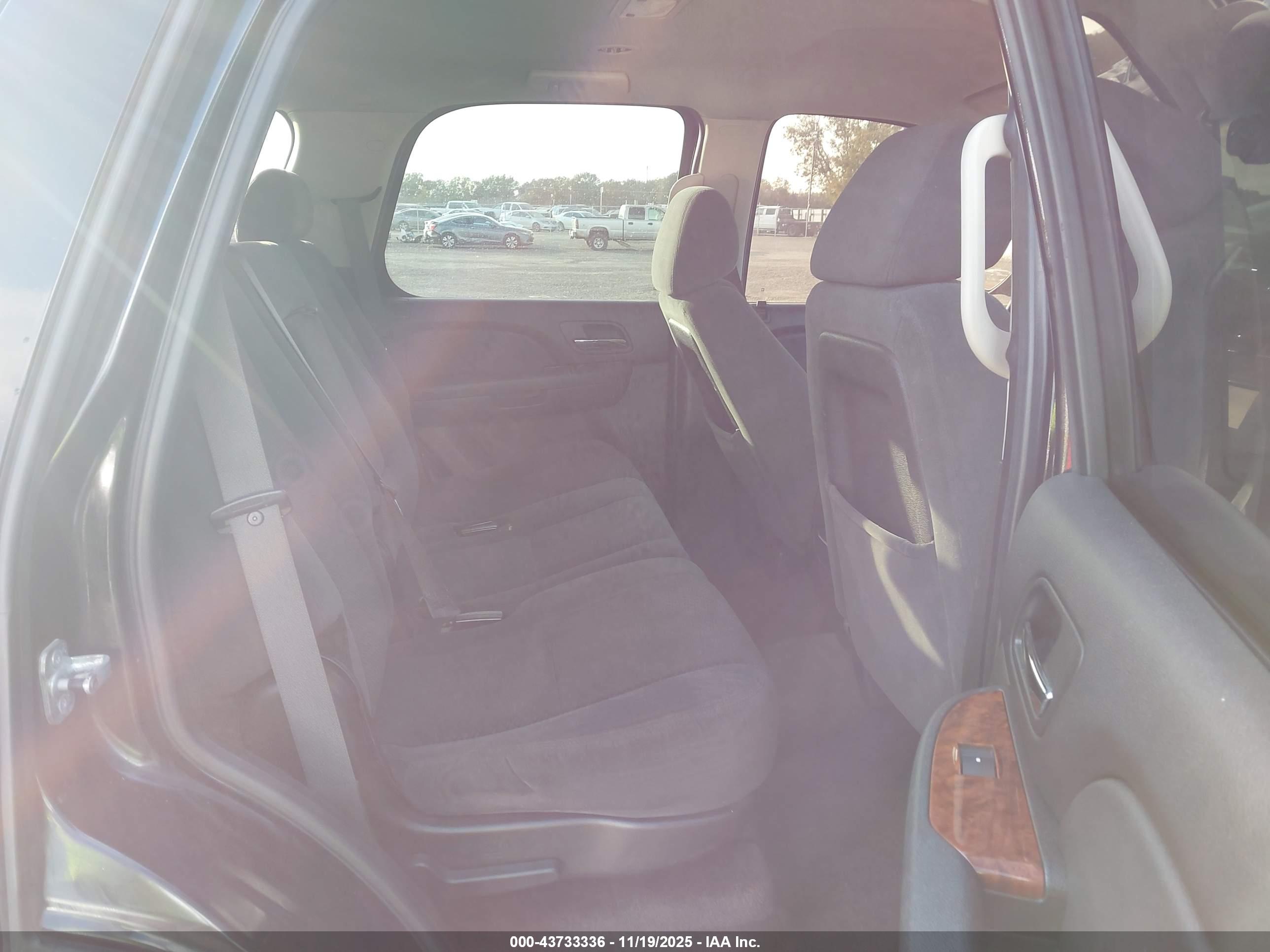 CHEVROLET TAHOE image 8