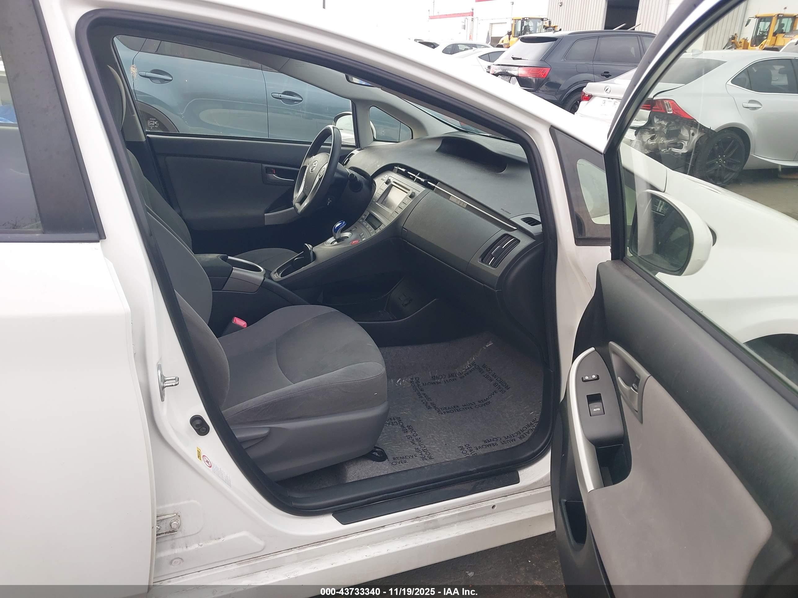 TOYOTA PRIUS image 5