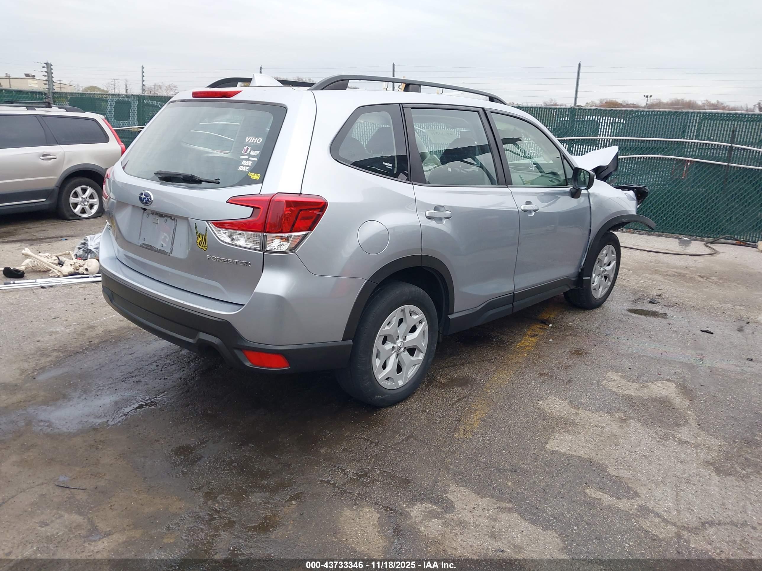 SUBARU FORESTER image 4