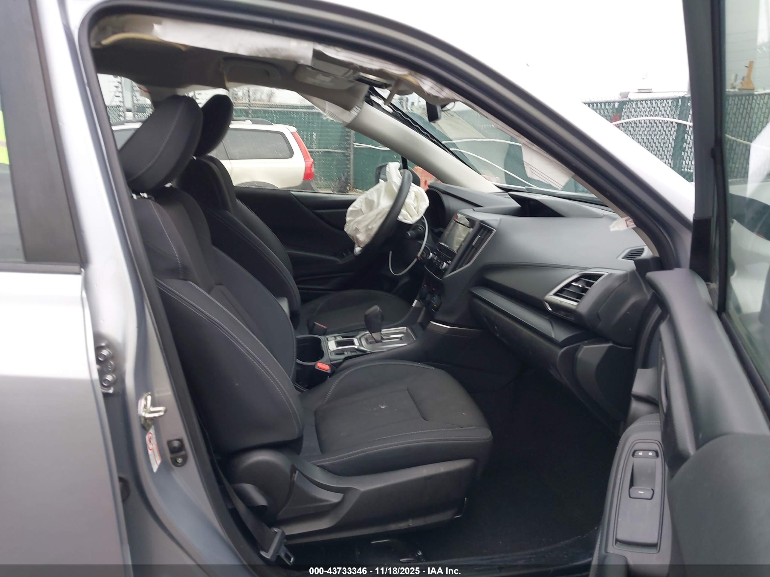 SUBARU FORESTER image 5