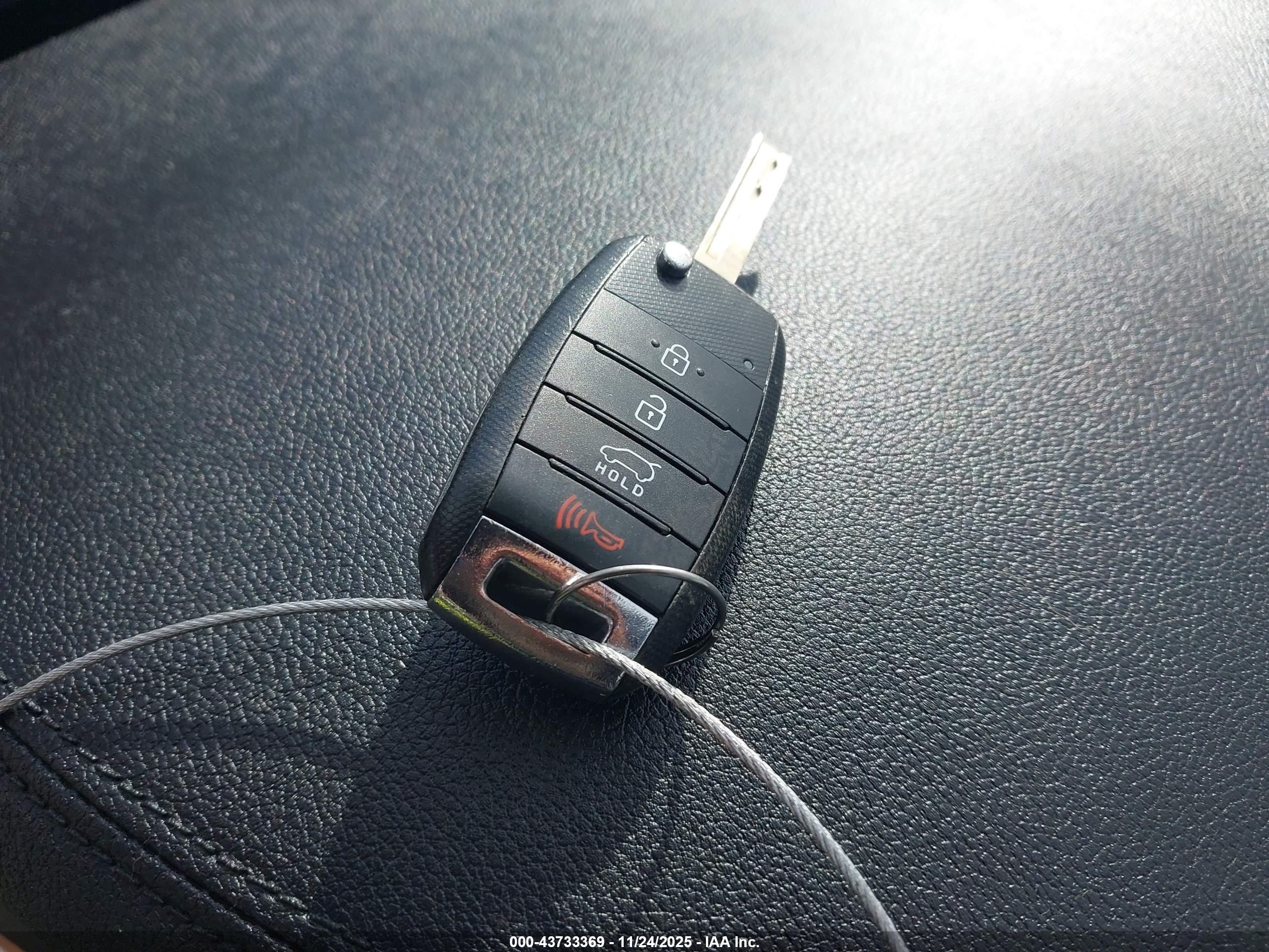 KIA SORENTO image 11