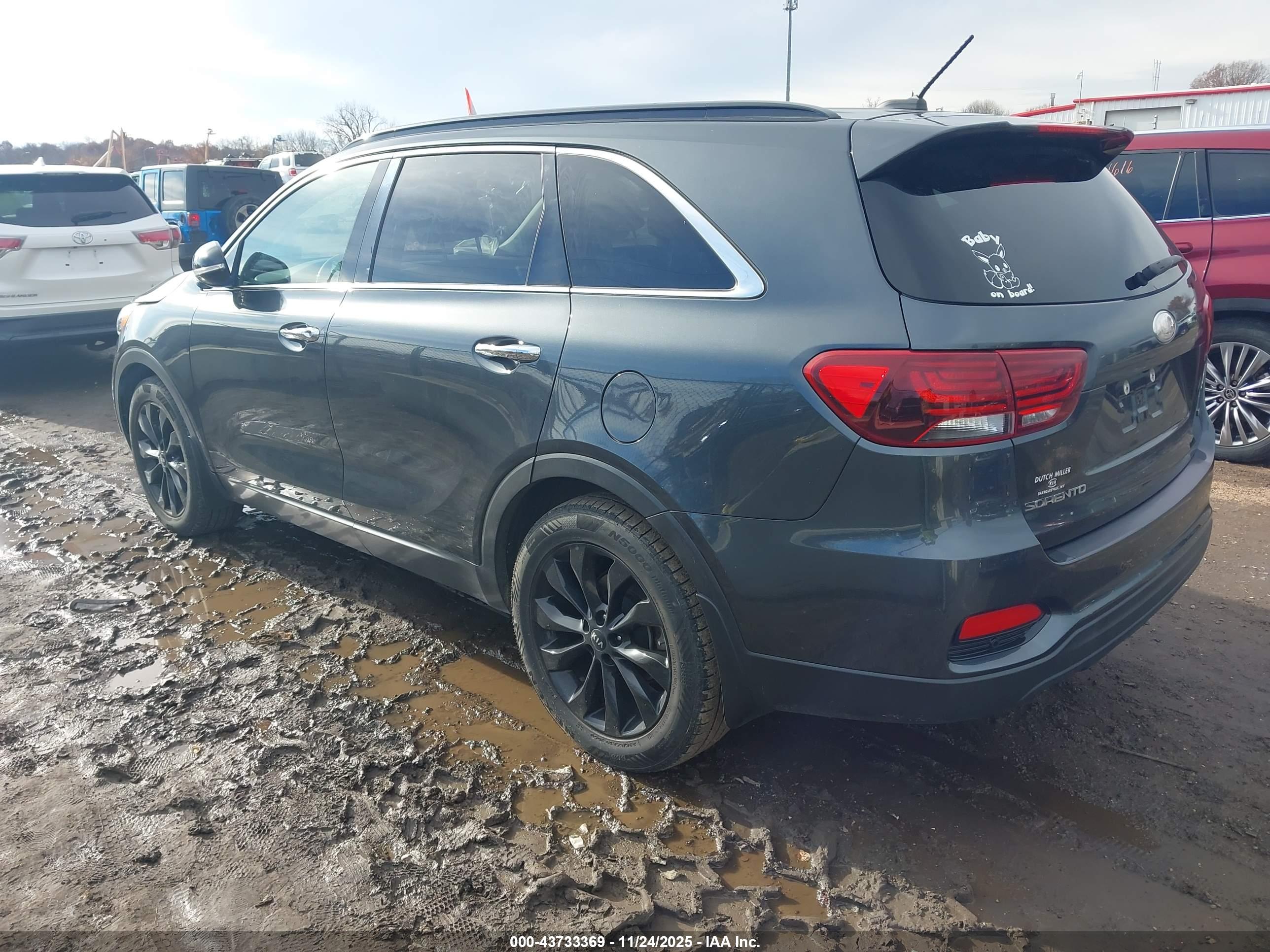 KIA SORENTO image 3