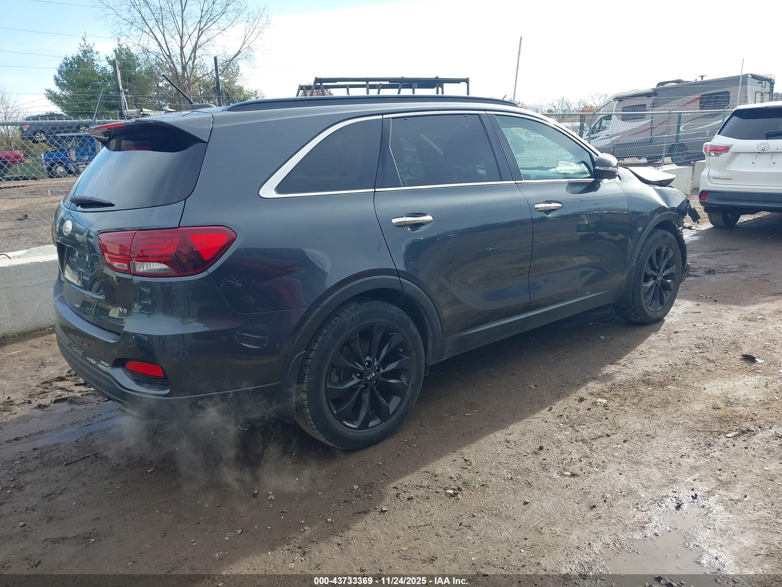 KIA SORENTO image 4