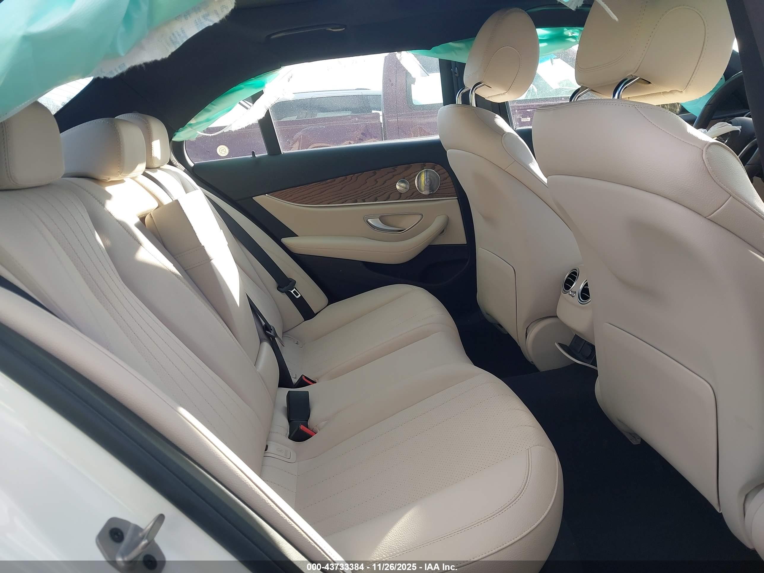 MERCEDES-BENZ E image 8