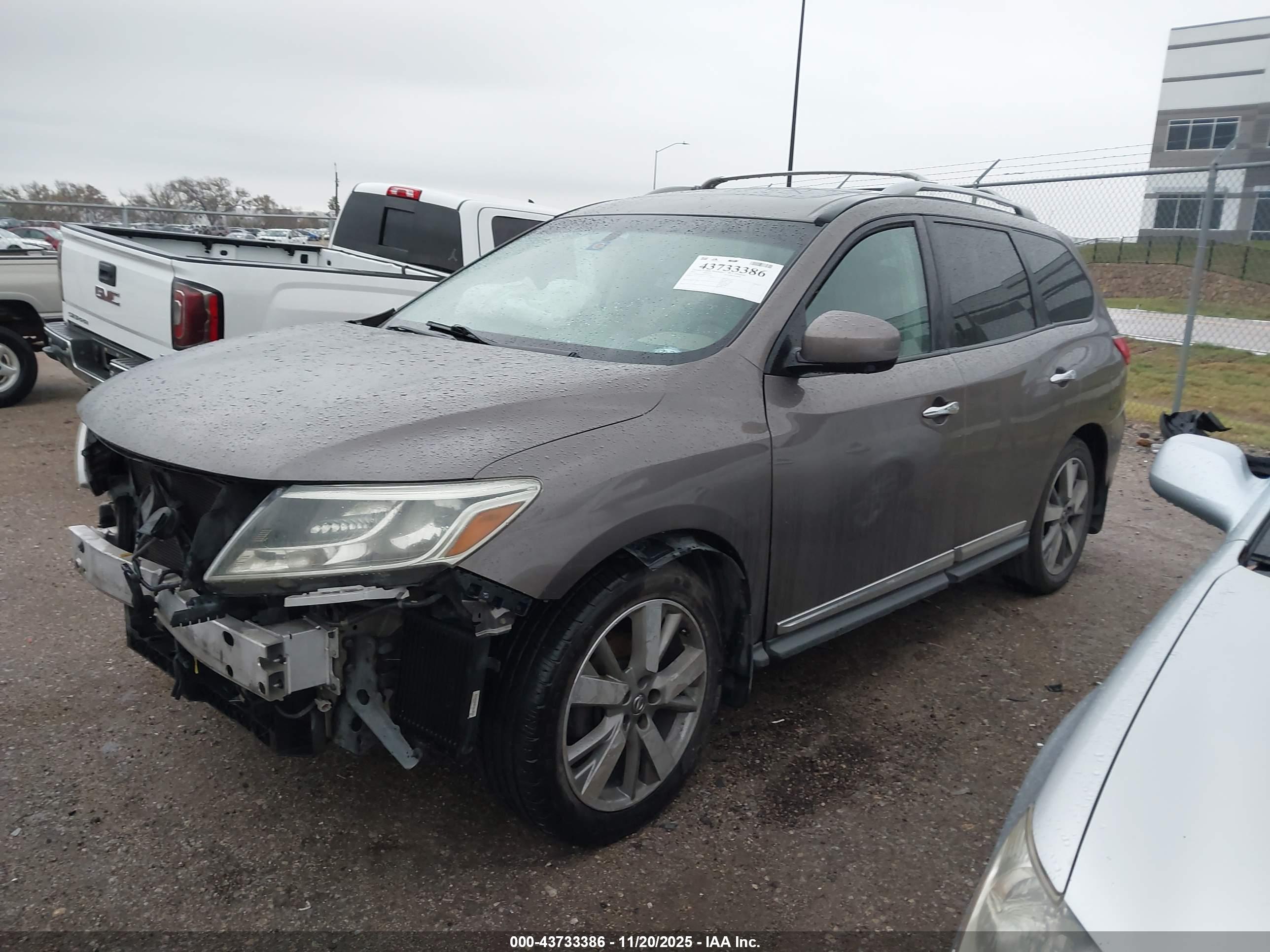 NISSAN PATHFINDER image 2