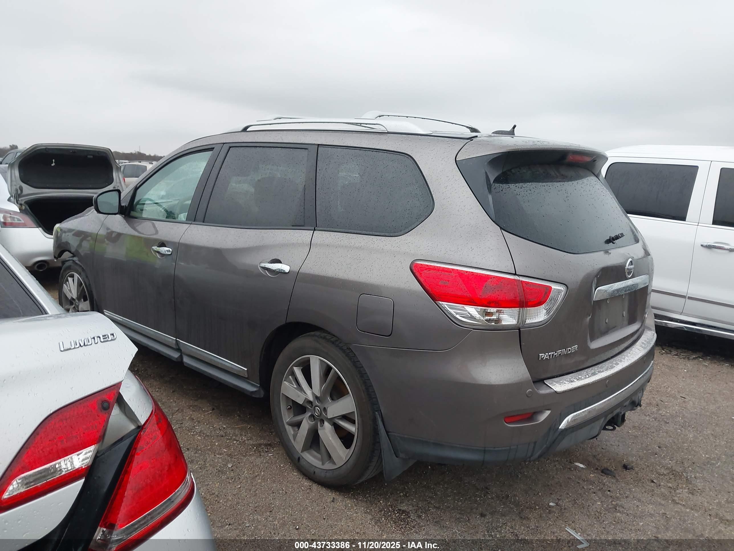 NISSAN PATHFINDER image 3