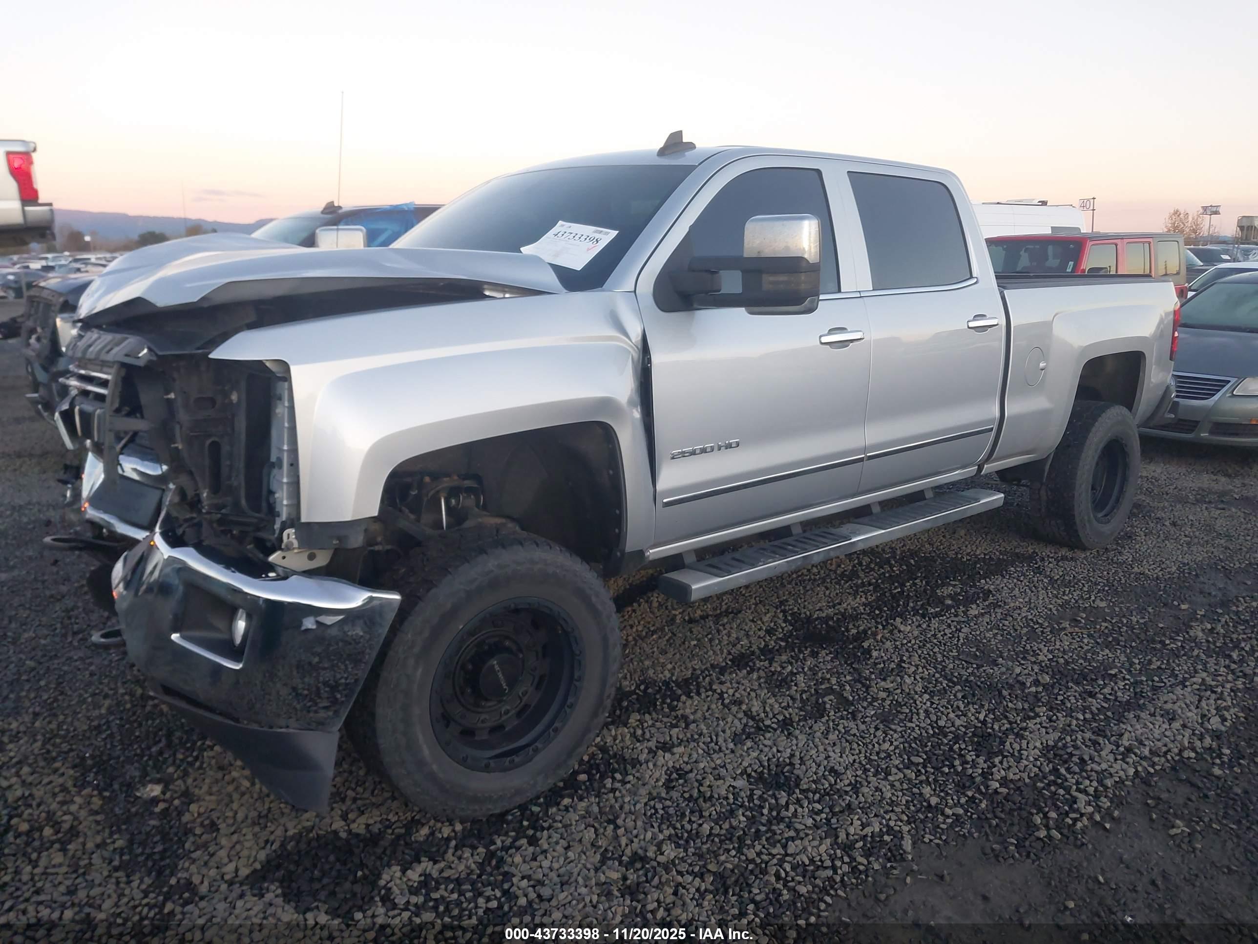 CHEVROLET SILVERADO image 2