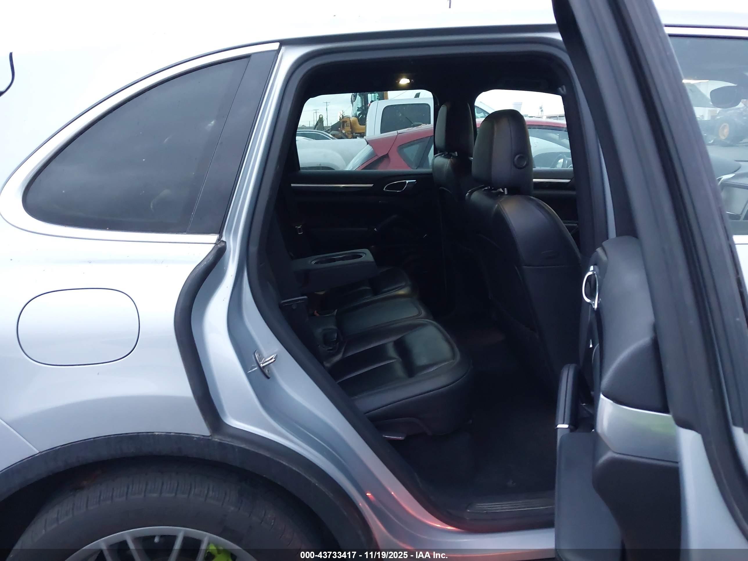 PORSCHE CAYENNE image 8