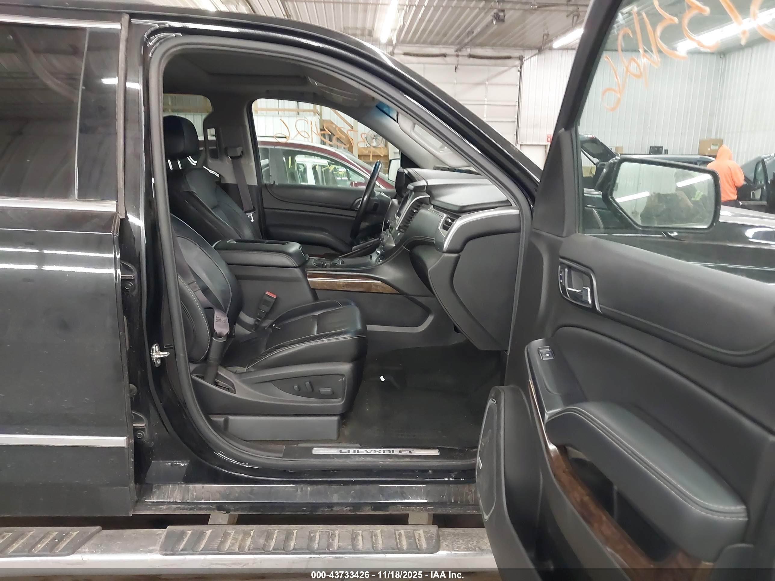 CHEVROLET TAHOE image 5