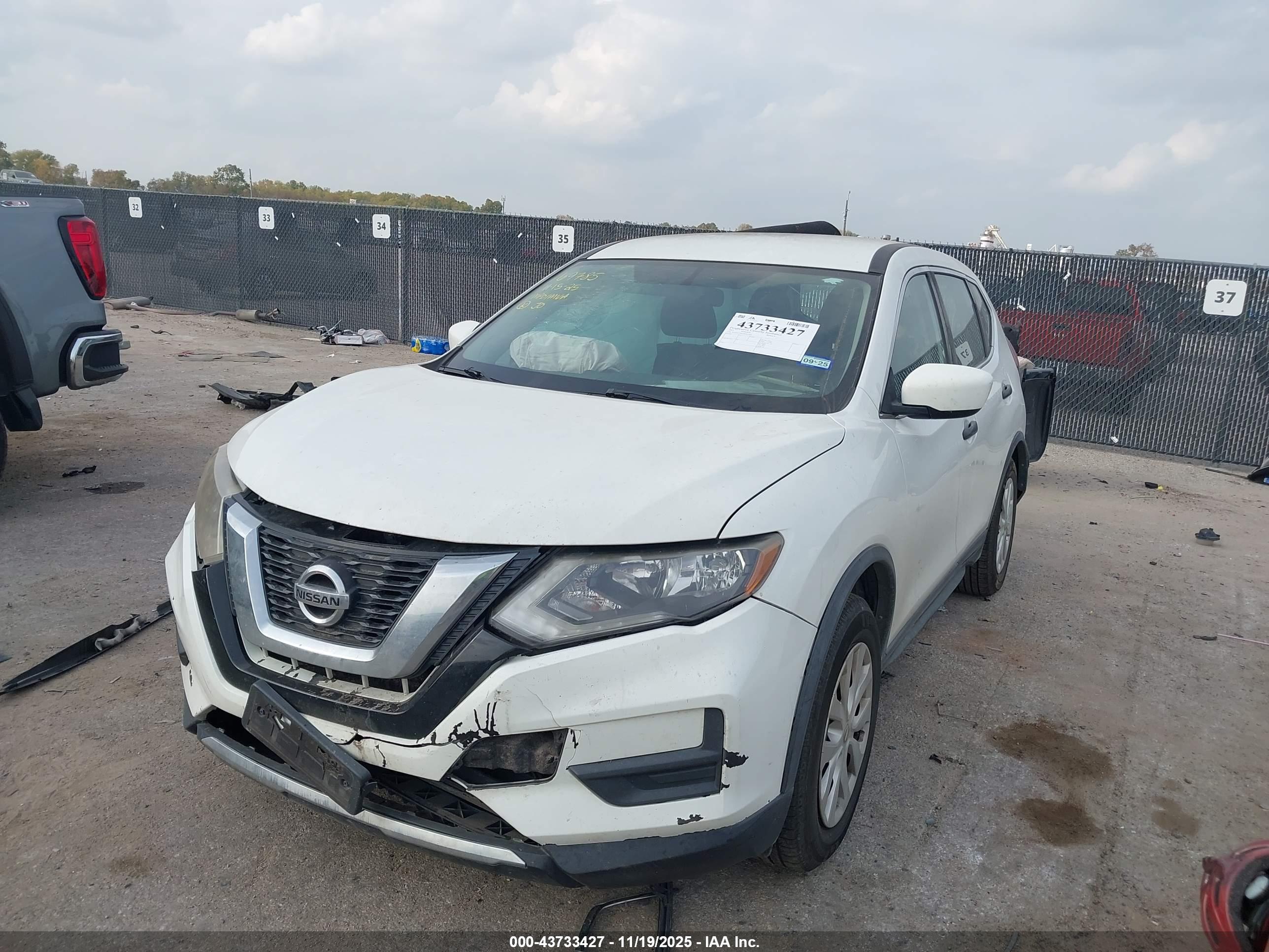 NISSAN ROGUE image 2