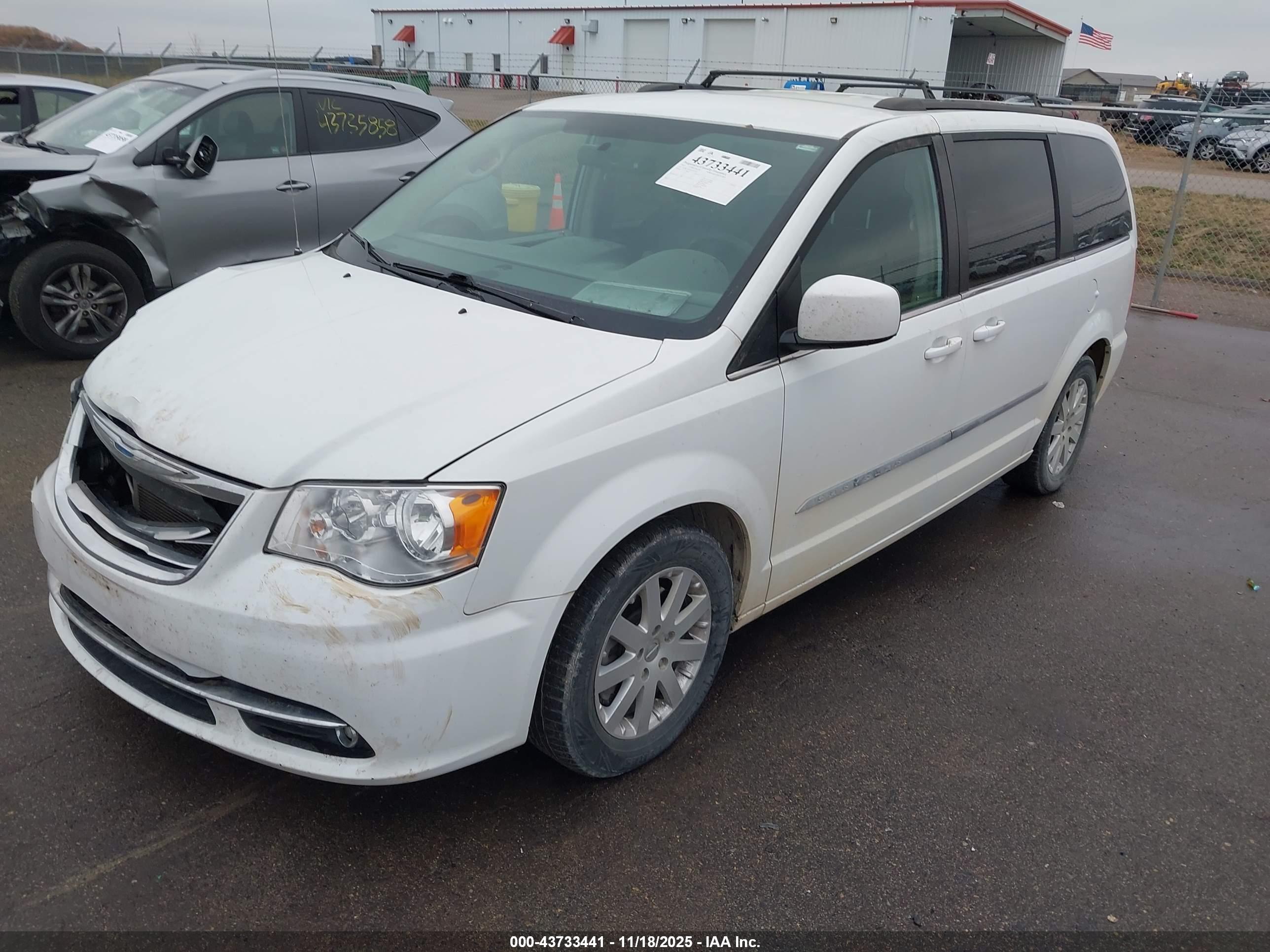 CHRYSLER TOWN image 2