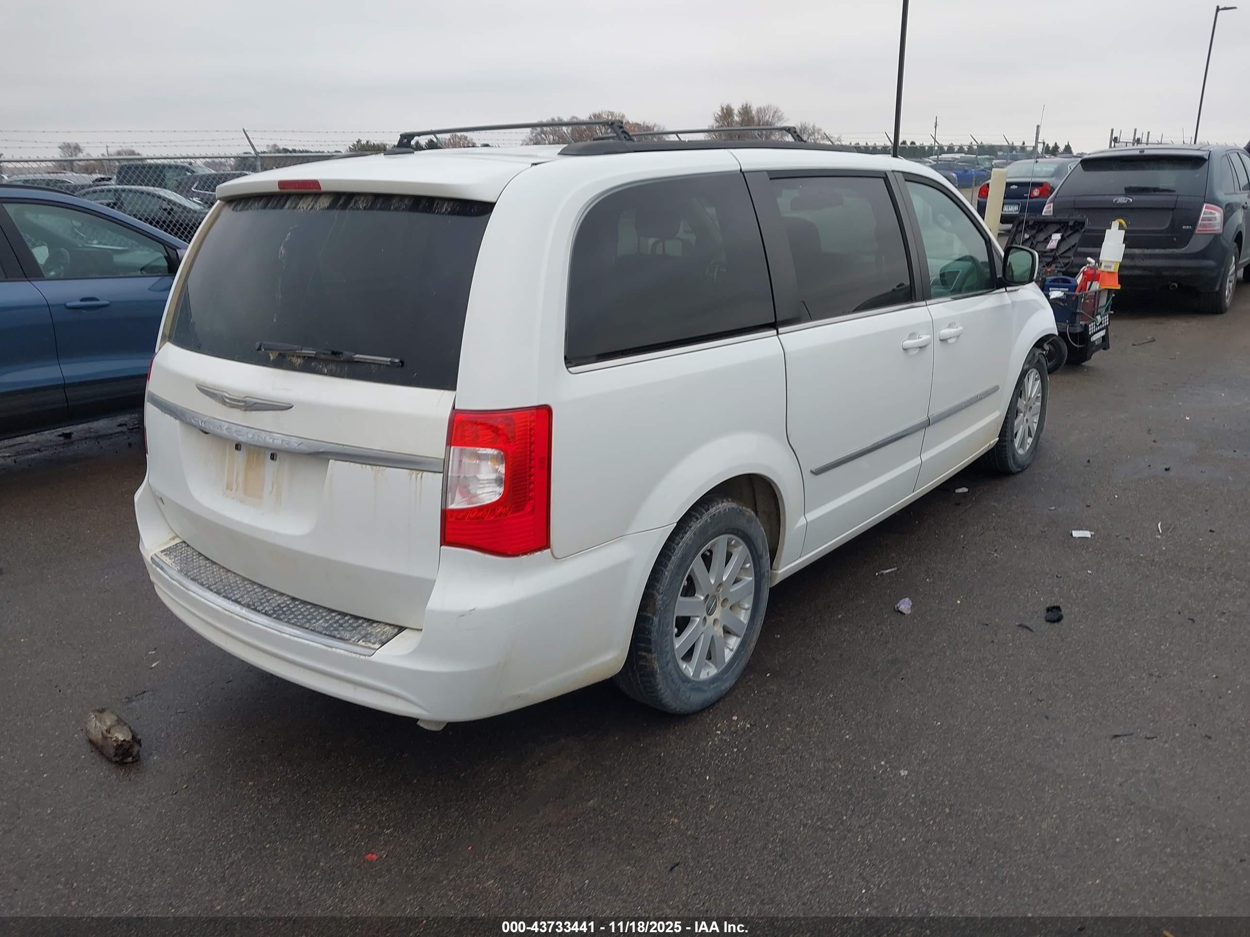 CHRYSLER TOWN image 4